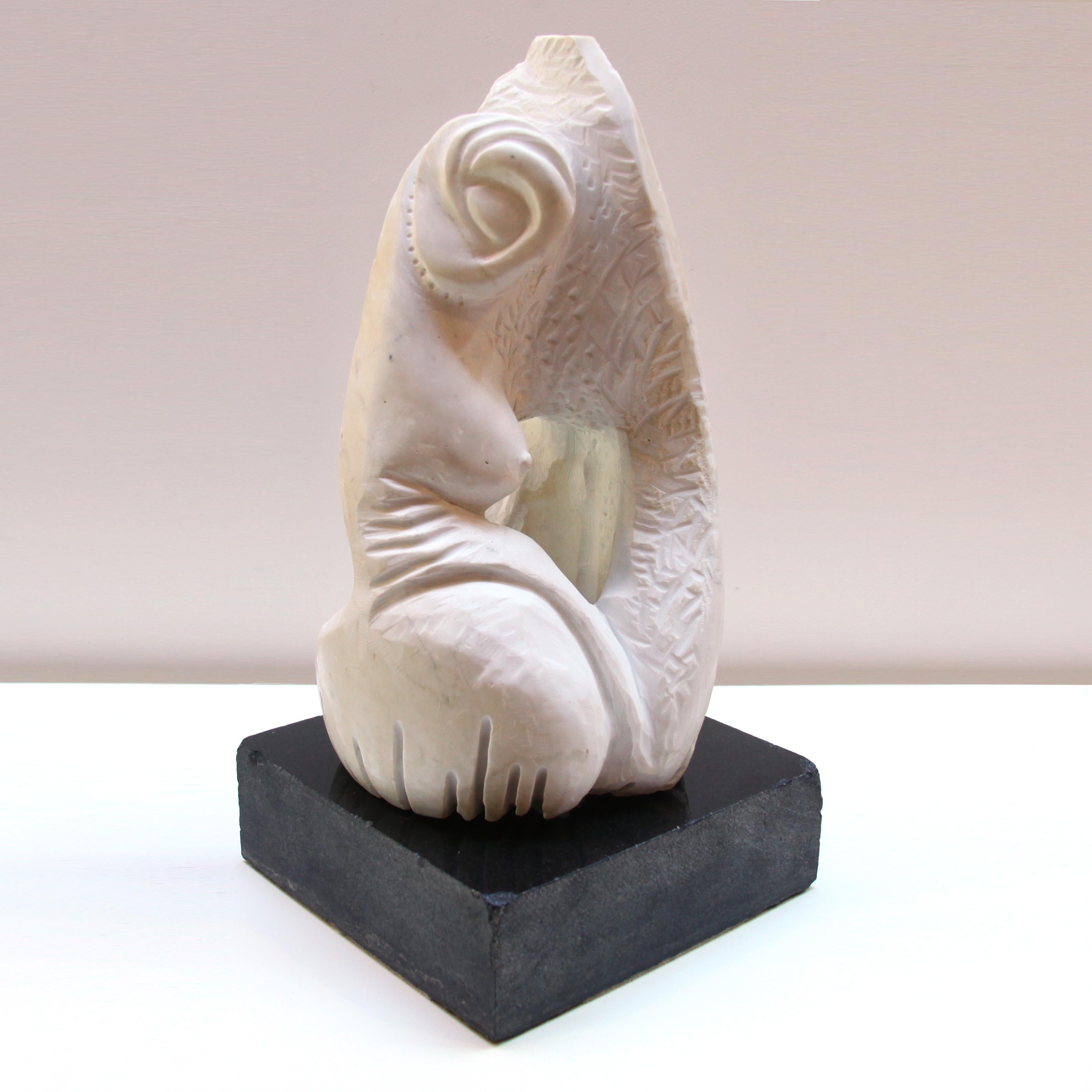 Sculpture figurative en marbre, Kindred - Beige Nude Sculpture par TONY GANGITANO