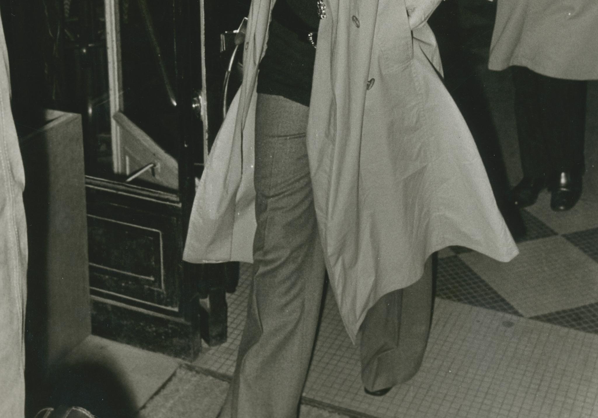 Jackie Kennedy, leaving the Hospital, Paris, France, 30 x 20, 5 cm - Photograph by Tony Grylla