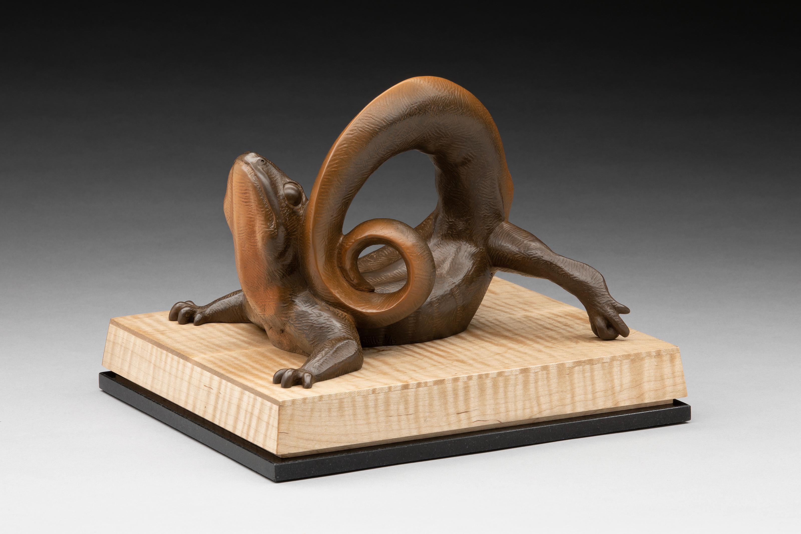 "Tritón de piel rugosa" (2023) Por Tony Hochstetler, Escultura original de bronce