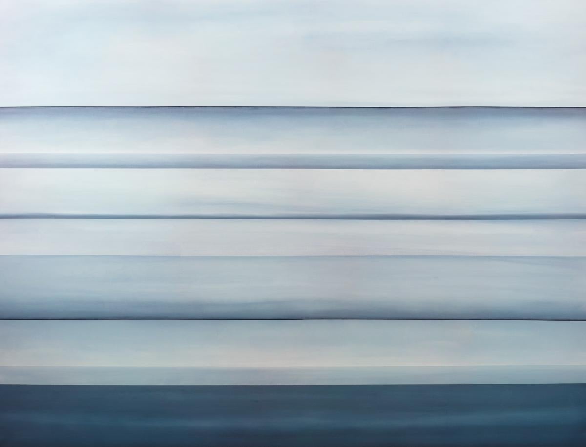 Diese abstrakte Landschaft in limitierter Auflage von Tony Iadicicco ist in einer blauen, monochromen Farbpalette gehalten. Es hat eine abstrahierte Landschaftskomposition mit mehreren strengen Horizontlinien und sanften blauen Farbverläufen