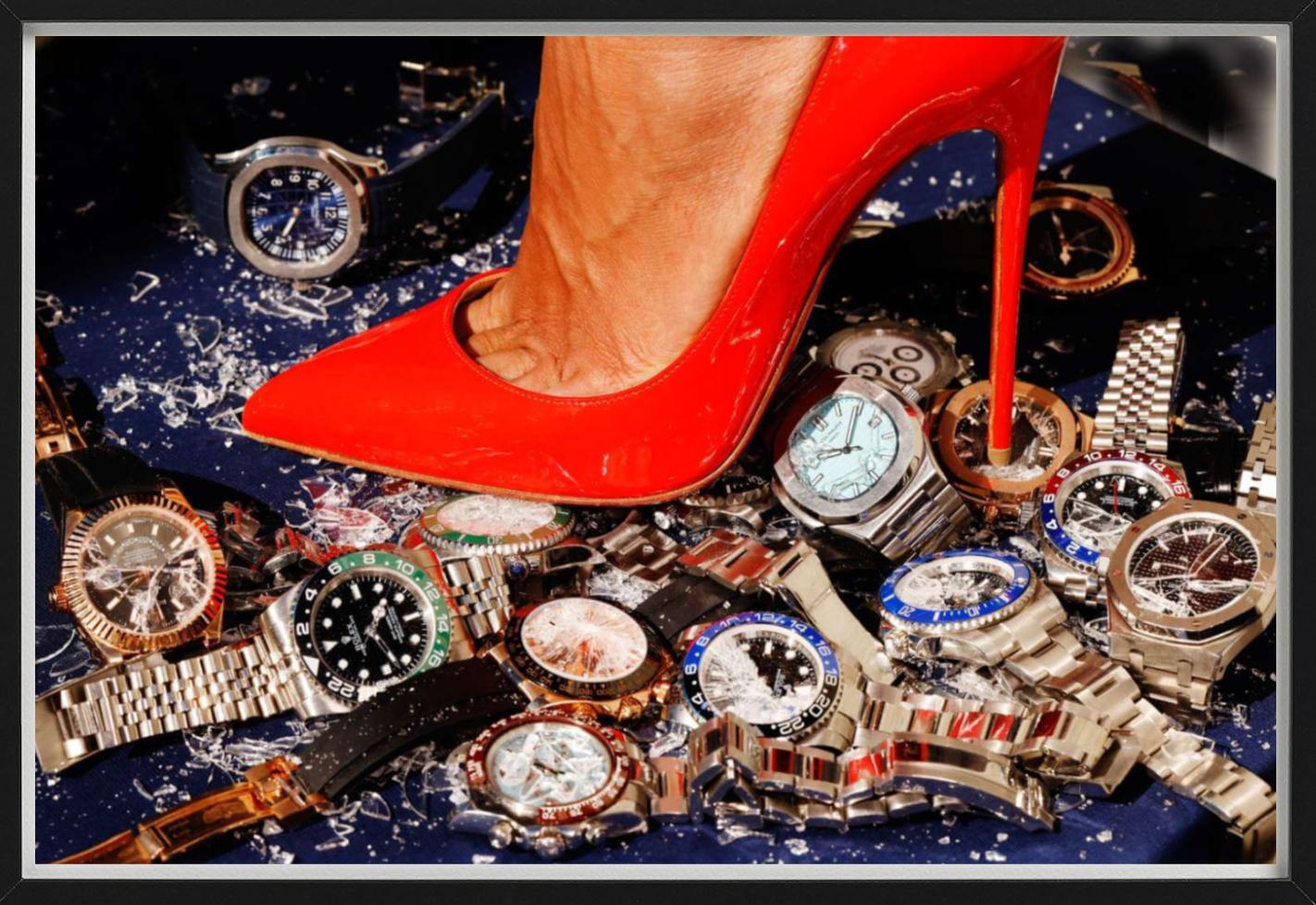 Tacchi alti rossi che schiacciano un mucchio di Rolex, fotografati dall'iconico Tony Kelly. 

Tutte le stampe sono in edizione limitata. Disponibile in più misure. Cornici di alto livello su richiesta.

Tutte le stampe sono realizzate e firmate