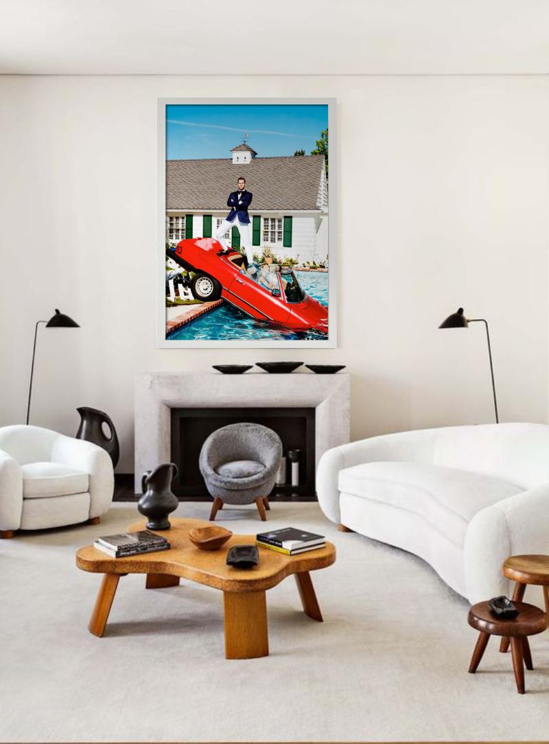 Carpool - Rotes Vintage Mercedes in einem Pool, Kunstfotografie, 2017 im Angebot 1
