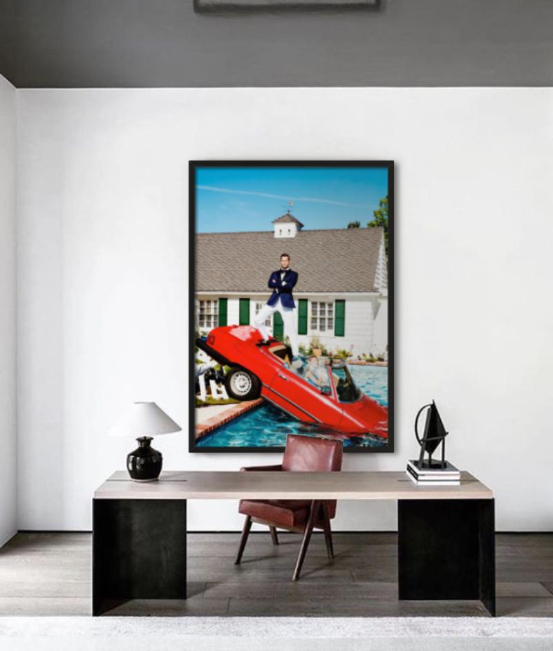 Carpool - Rotes Vintage Mercedes in einem Pool, Kunstfotografie, 2017 im Angebot 2