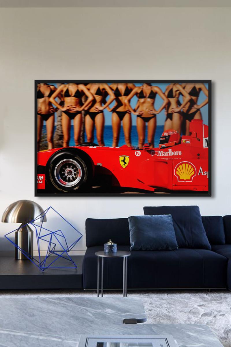 Tribuna - Ferrari di Formula 1 e modelle abbronzate, Fotografia Fine Art, 2024 in vendita 4