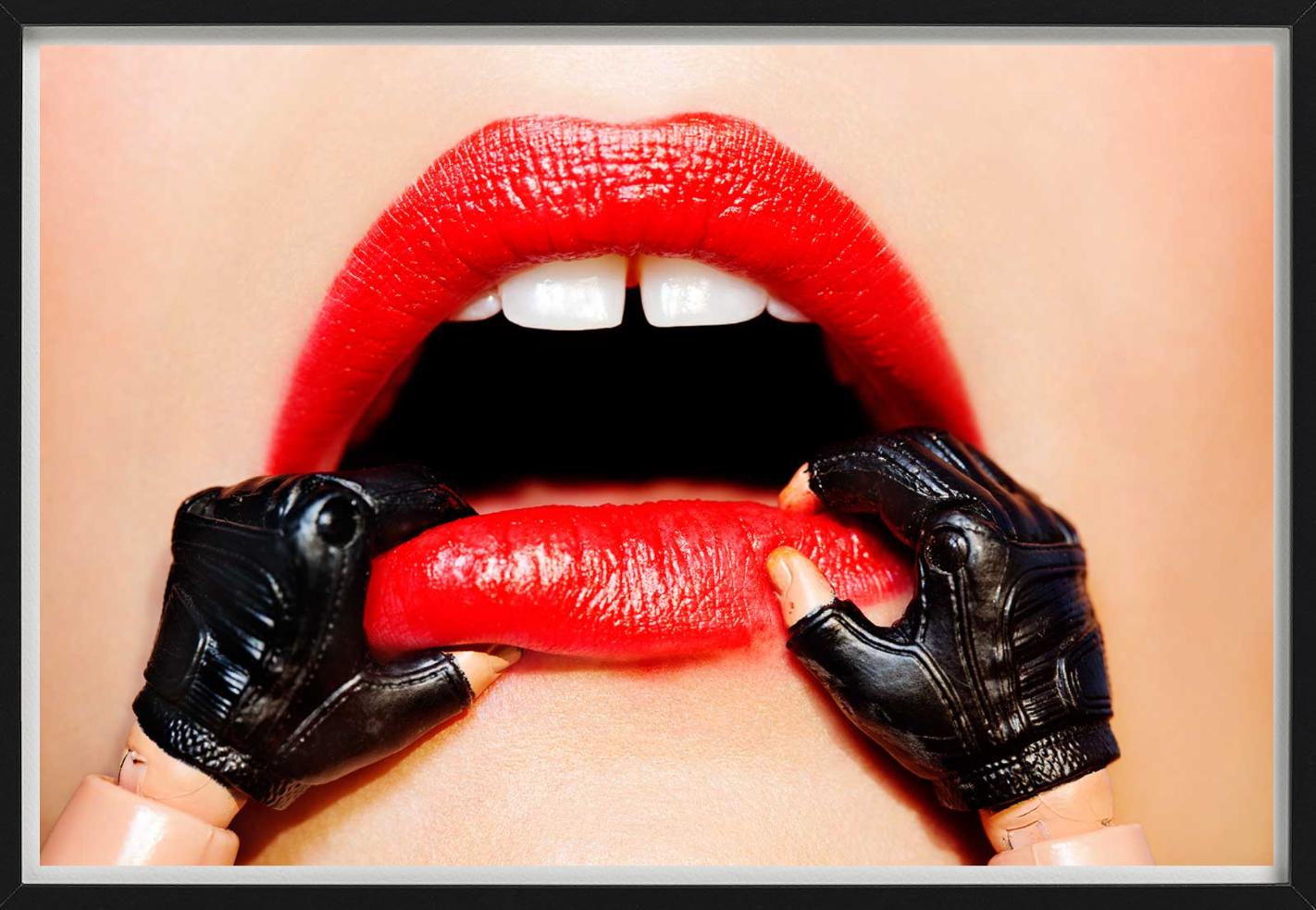 Hand-on-Ansatz, Kunstfotografie (Zeitgenössisch), Photograph, von Tony Kelly