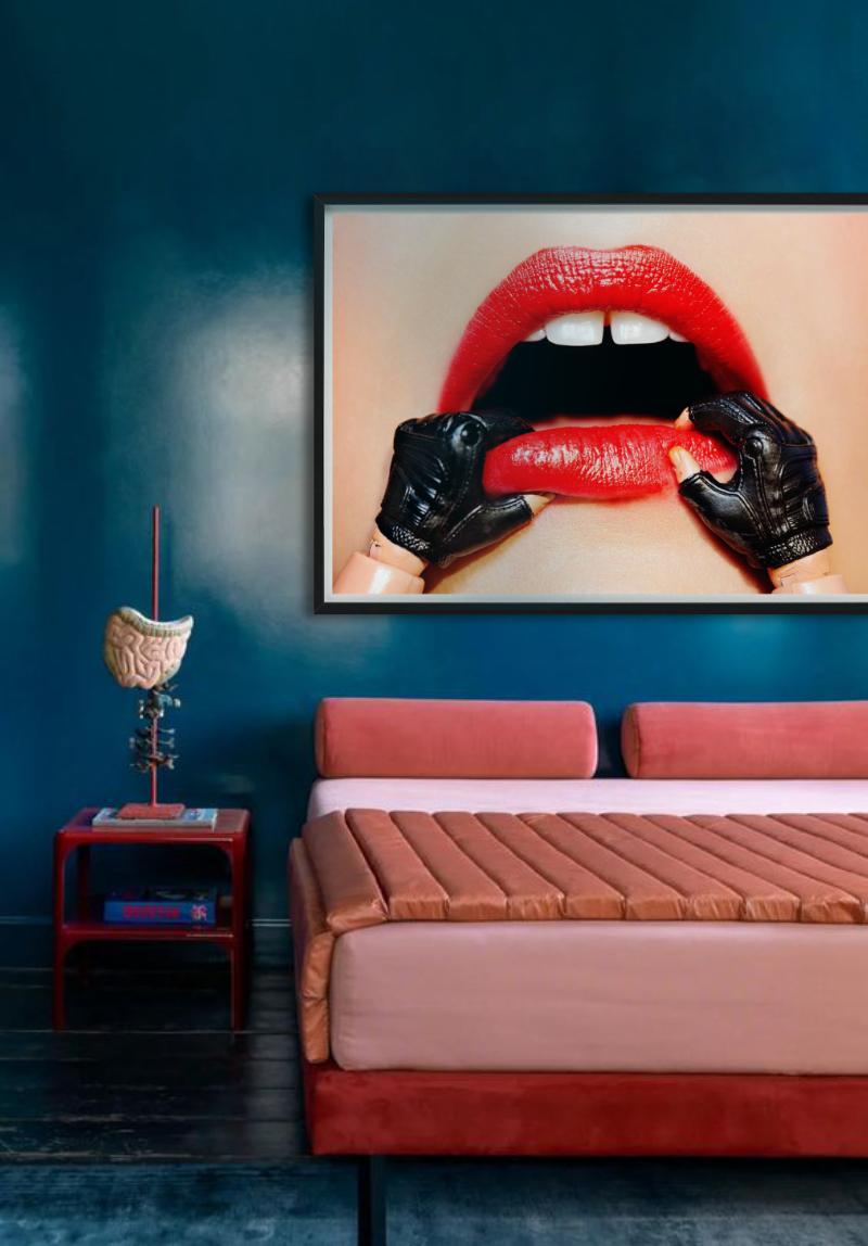 Hand-on-Ansatz, Kunstfotografie (Orange), Figurative Photograph, von Tony Kelly