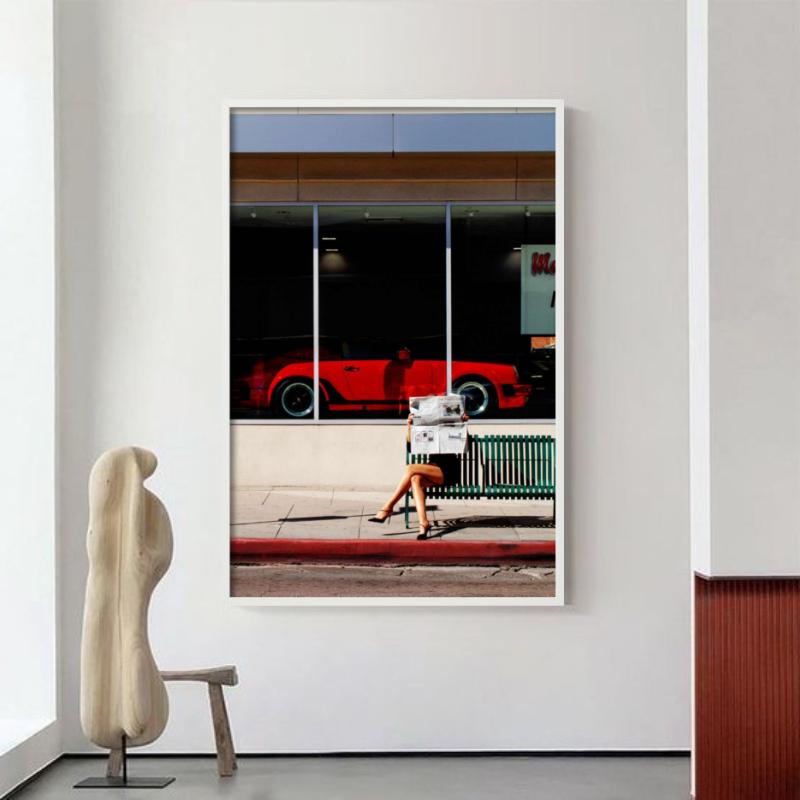 LA Times, donna che legge davanti a una Porsche fotografata da Tony Kelly.

Tutte le stampe sono in edizione limitata. Disponibile in più misure. Cornici di alto livello su richiesta.

Tutte le stampe sono realizzate e firmate dall'artista. Il