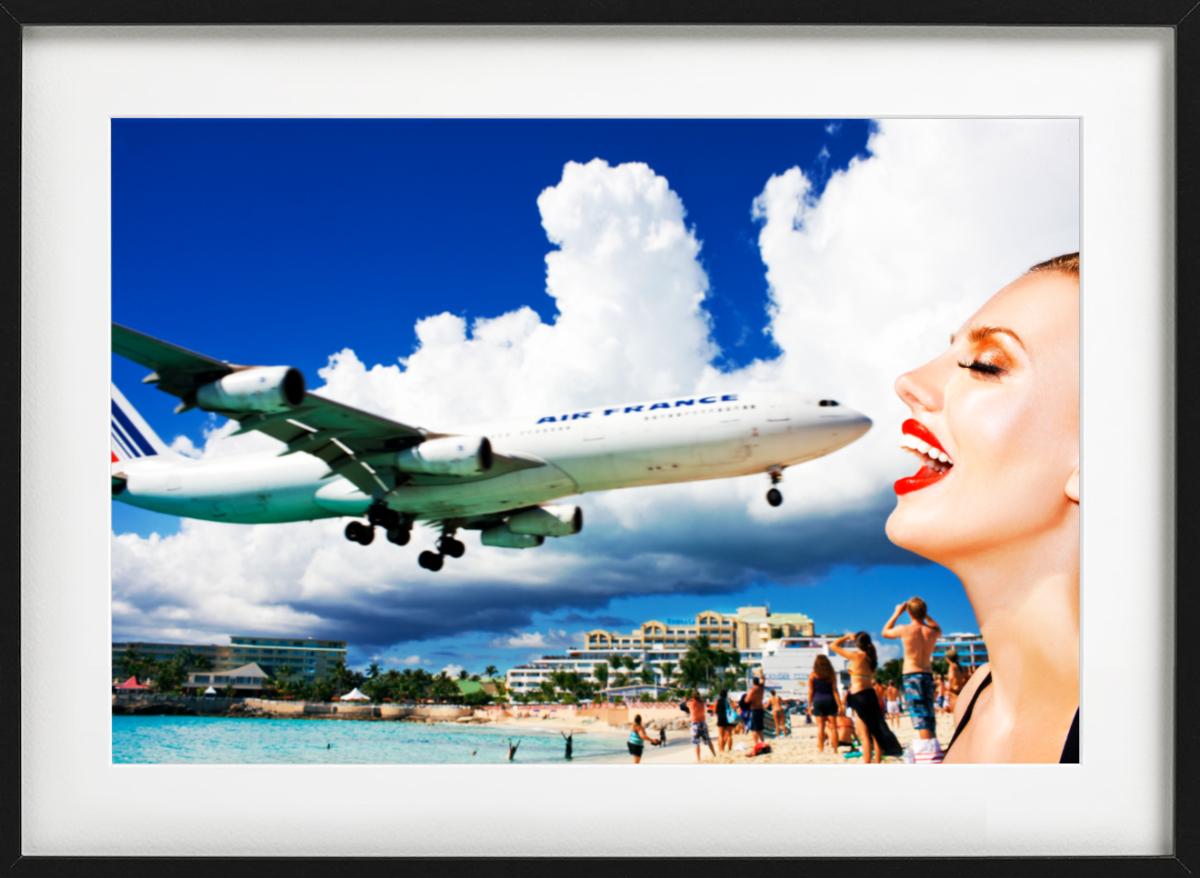 Prinzessin Juliana, weit geöffnet – Flugzeug über einem Strand, Kunstfotografie 2012 im Angebot 7