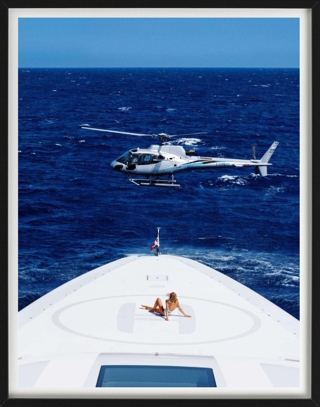 Das gute Leben, Kunstfotografie, 2024 (Blau), Color Photograph, von Tony Kelly