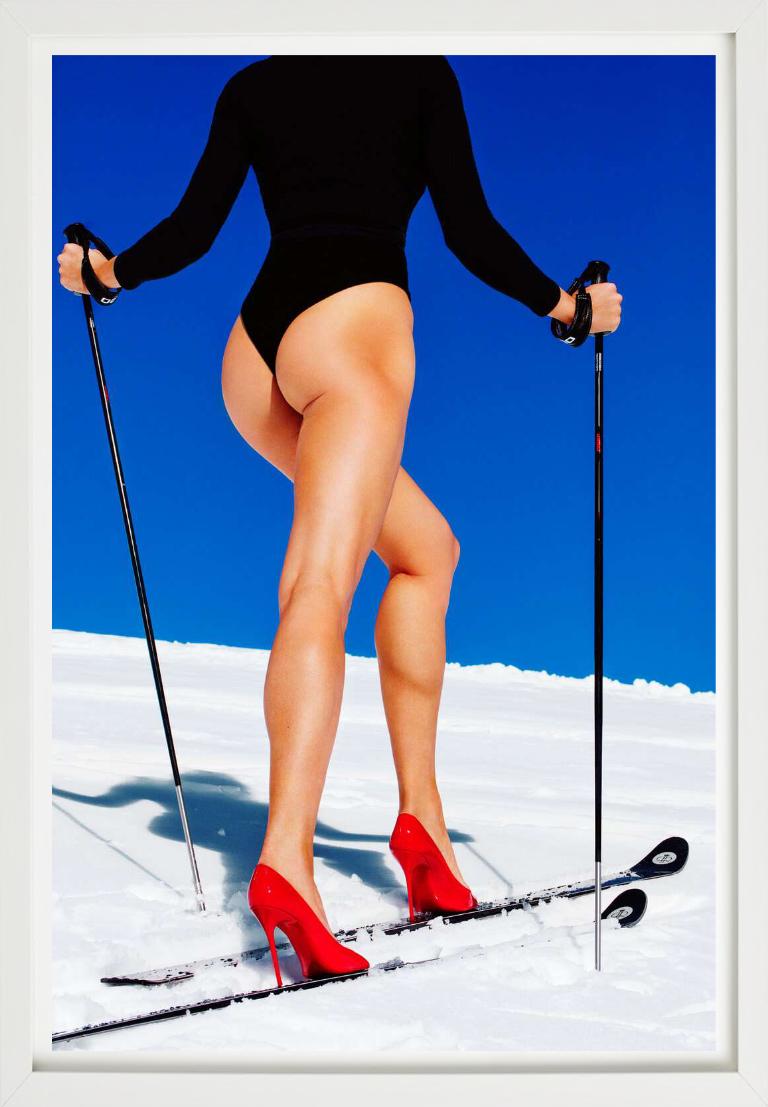 Backcountry II - Modelo con tacones rojos Skitouring, Fotografía artística, 2019 en venta 5