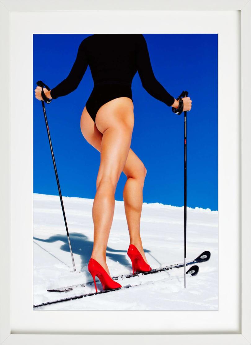 Backcountry II - Modelo con tacones rojos Skitouring, Fotografía artística, 2019 en venta 3