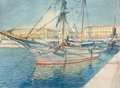 Segel Yacht Moored in sonnenbeschienenem Hafen mit Reflektionen auf dem Wasser Schöner alter Hafen