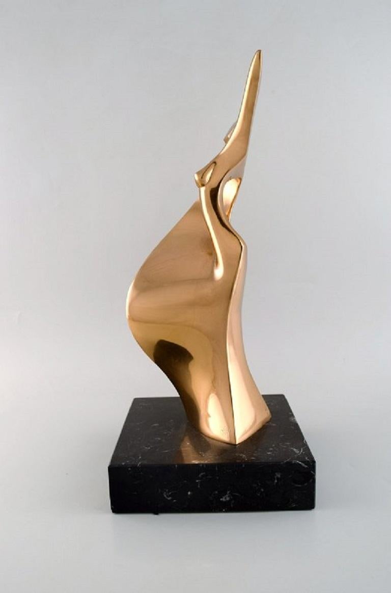 Tony Morey per Italica, Spagna. 
Grande scultura femminile modernista in bronzo su una base di marmo. Fine del XX secolo.
Misure: 44 x 20 cm.
In ottime condizioni.
Targa e firma.
