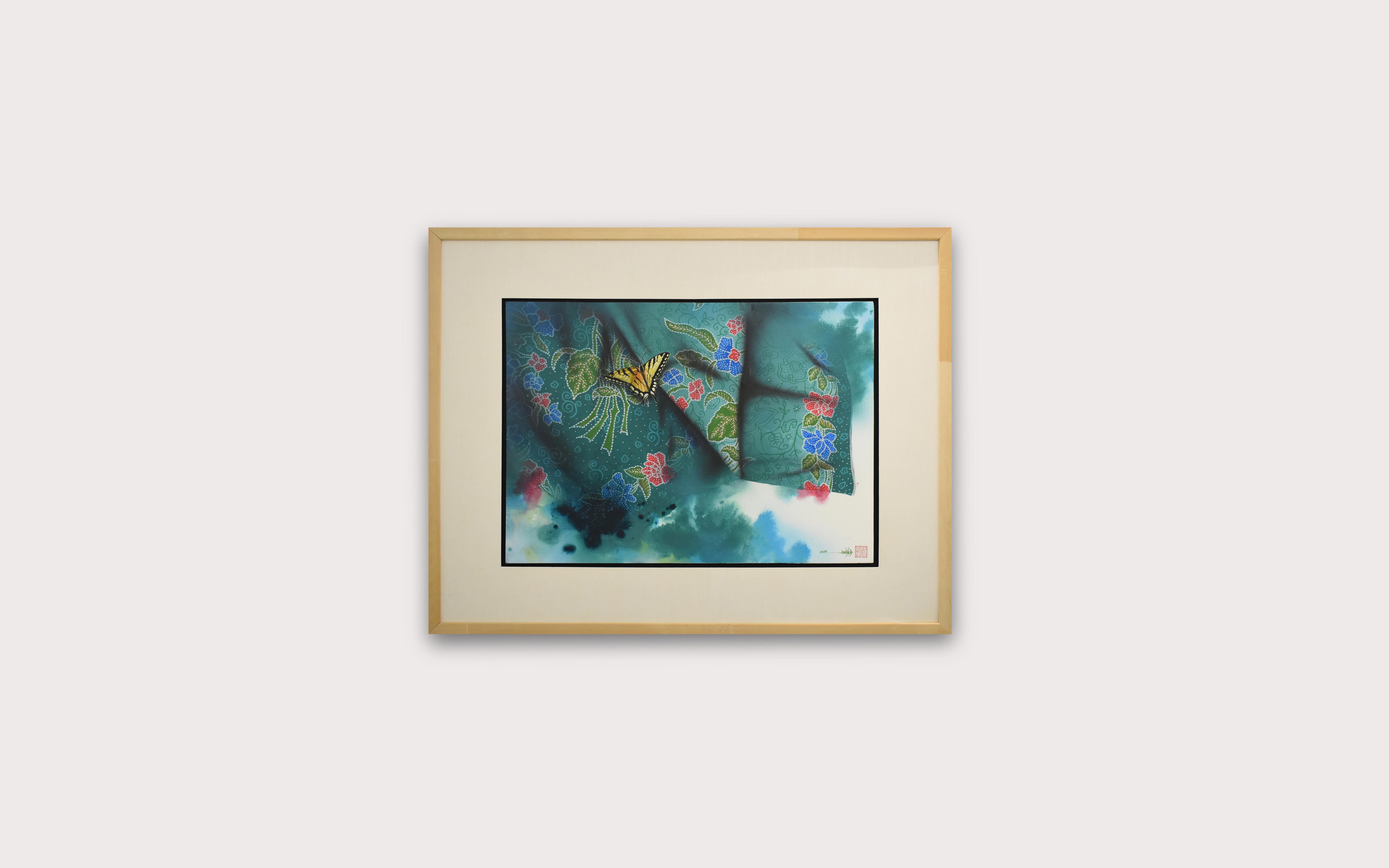 Sarong verde con motivi floreali e farfalle che rimandano alla bellezza della vita - Painting Contemporaneo di Tony Ng