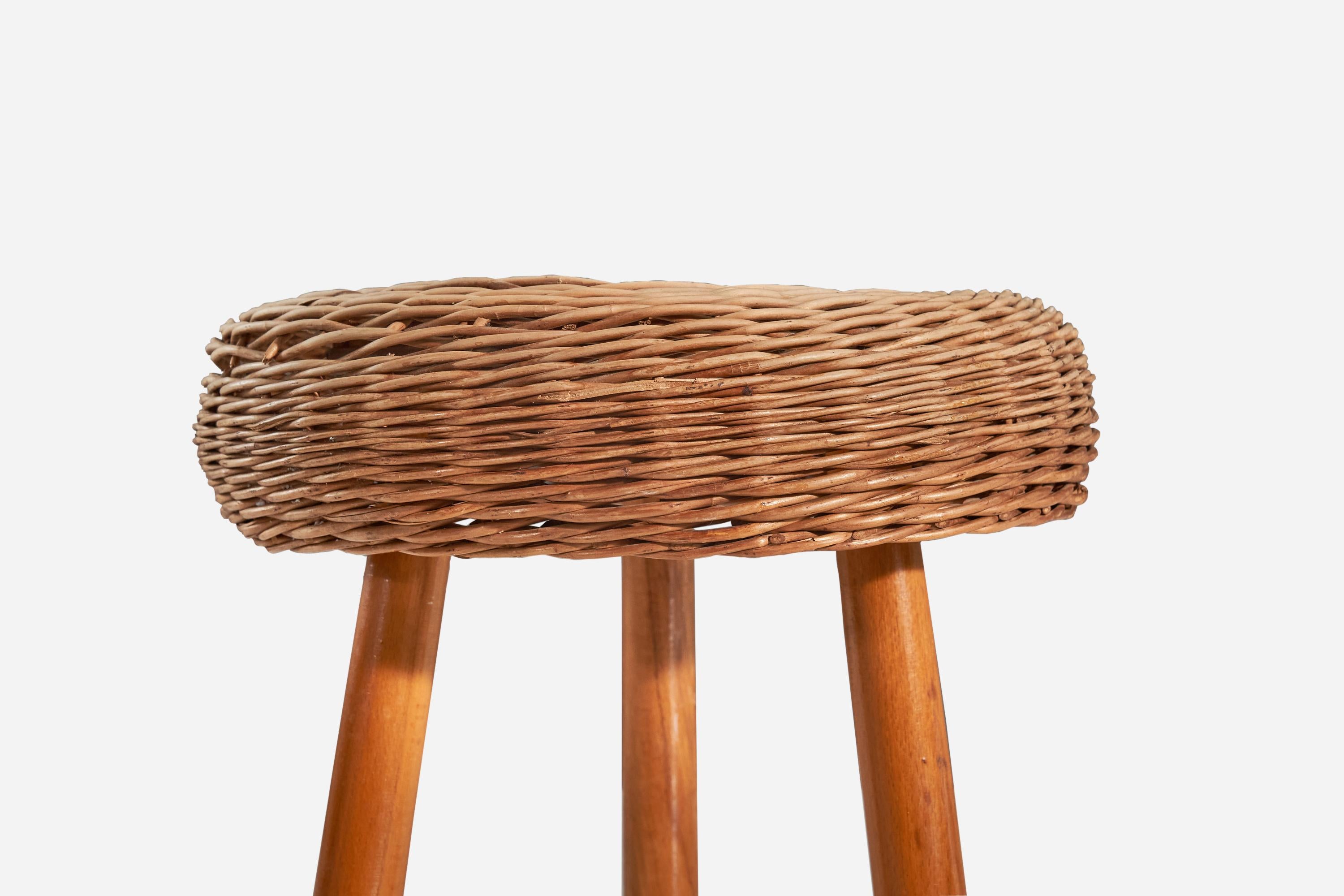 Tony Paul, “Attributed” Stool, Wicker, Wood, United States, 1950s In Good Condition For Sale In High Point, NC