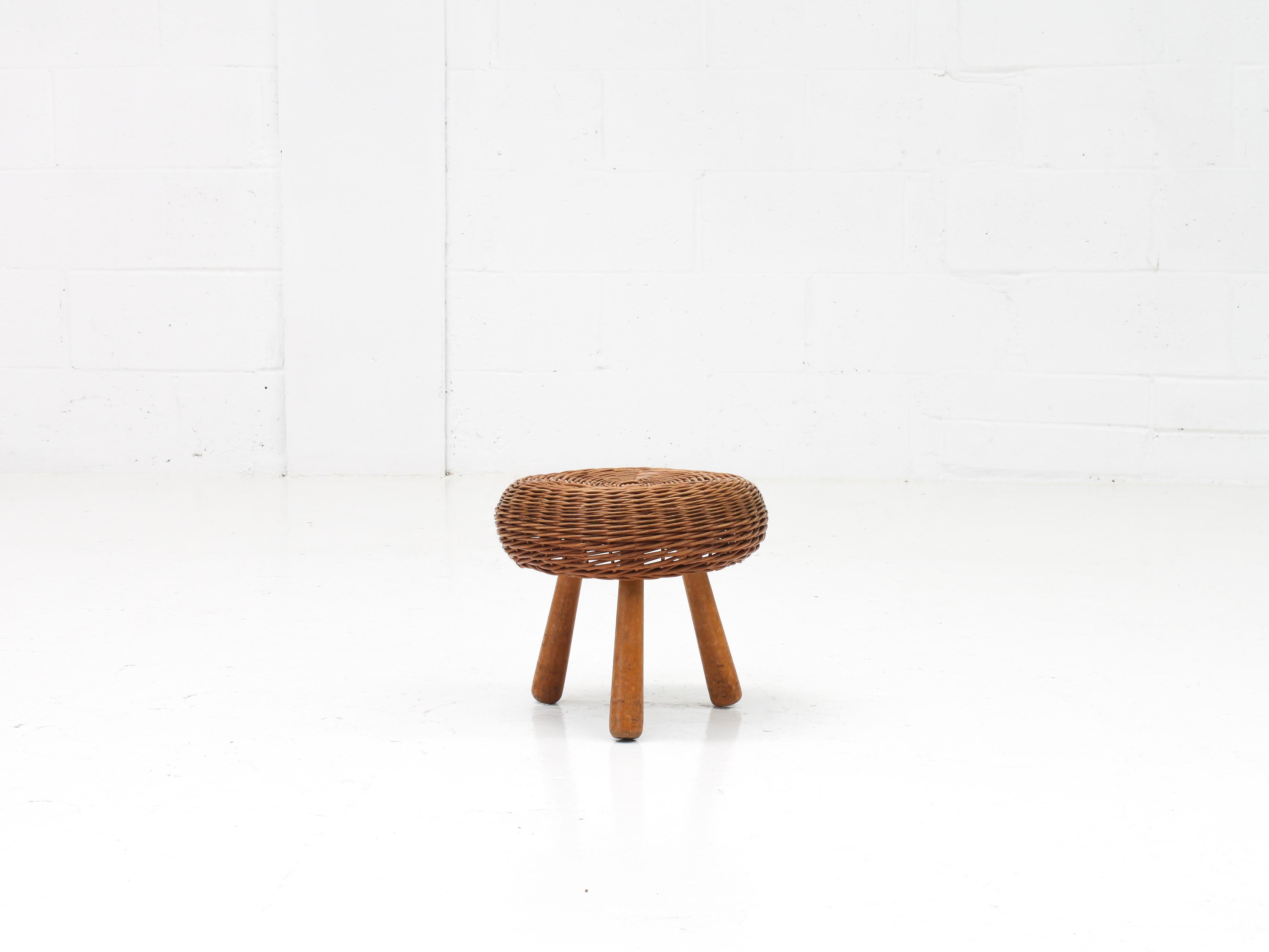 A Tony Paul attributed wicker stool dating from the 1960s.

The stool is constructed of a woven wicker top sitting on 3 tapered wooden legs. 

A great example, in totally original condition with wonderful splaying to the heavily tapered legs

Some