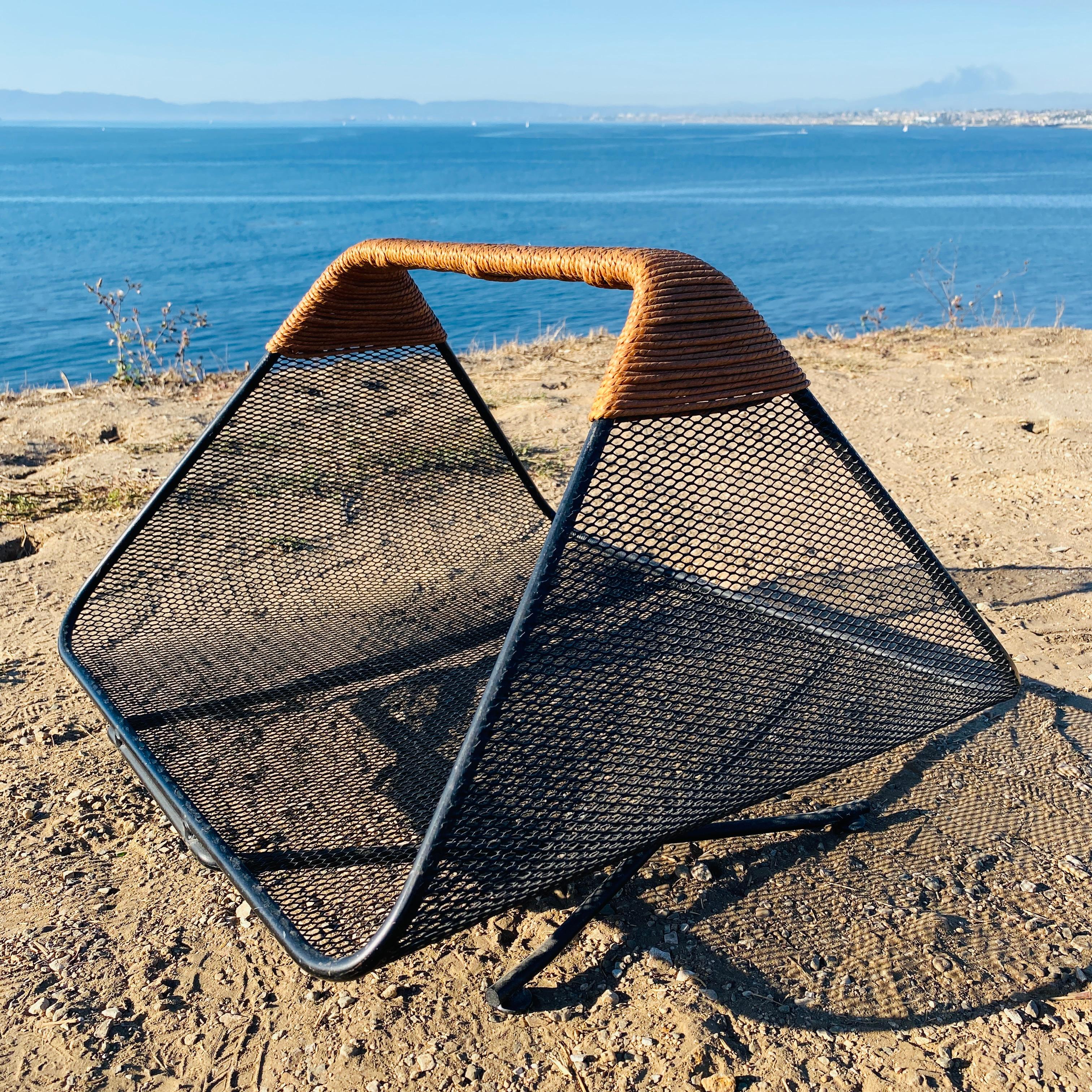 Tony Paul for Woodlin-Hall Iron Rush Wrapped Handle Log Holder or Magazine Rack In Good Condition For Sale In San Juan Capistrano, CA