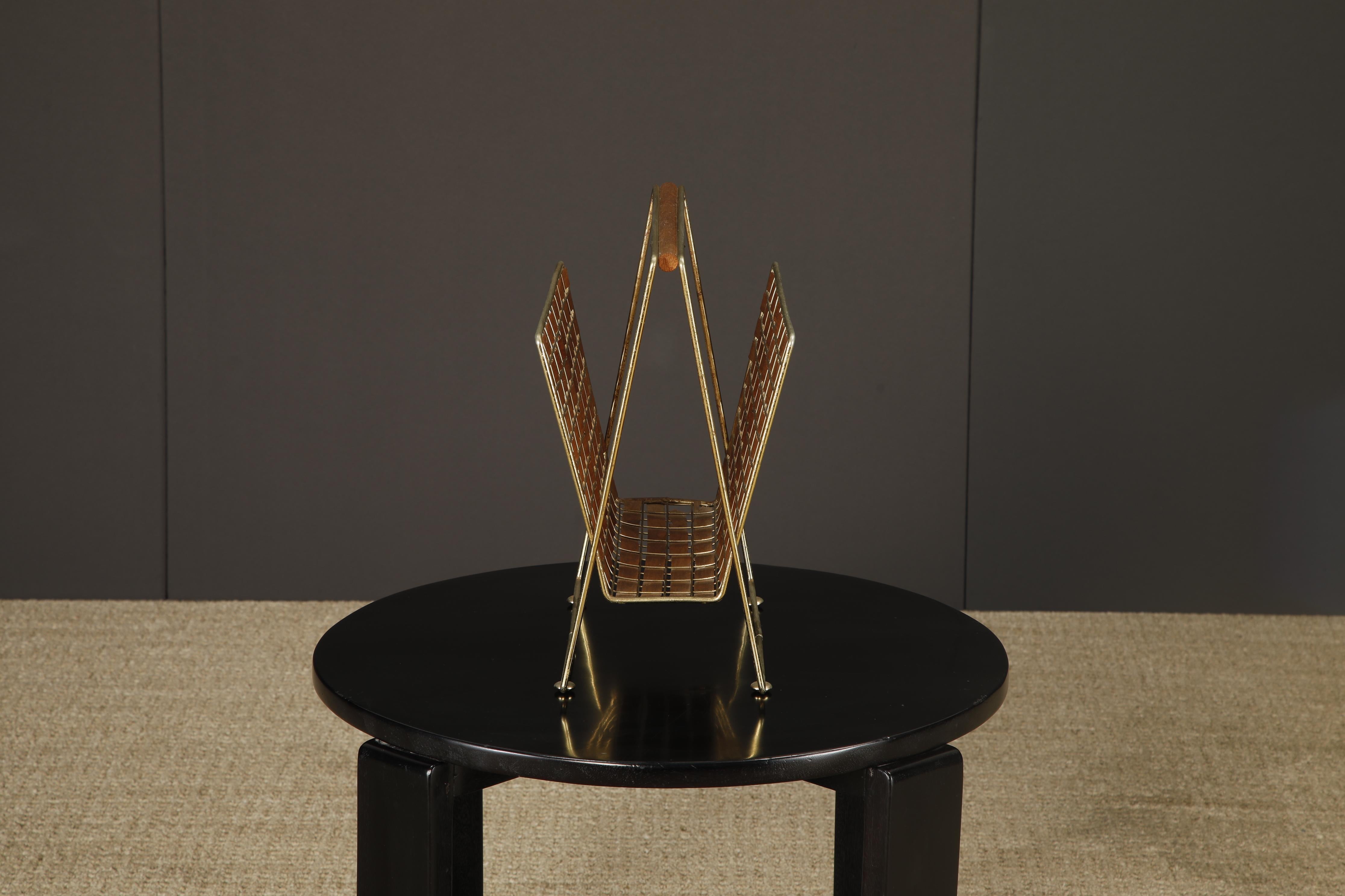 Tony Paul for Woodlin-Hall Mod-577 Brass & Walnut Interlace Magazine Rack, 1950s en vente 3