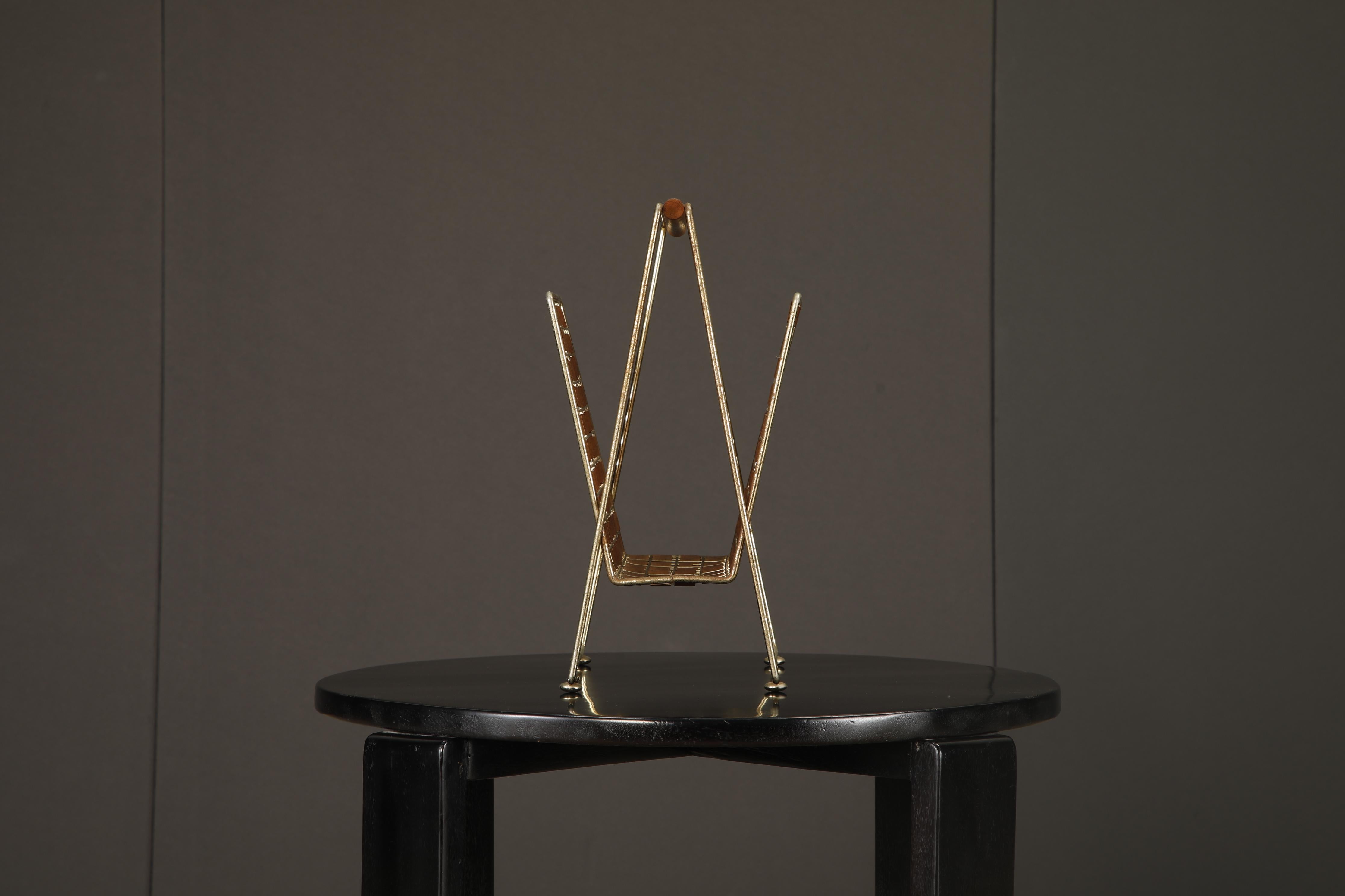 Tony Paul for Woodlin-Hall Mod-577 Brass & Walnut Interlace Magazine Rack, 1950s en vente 9
