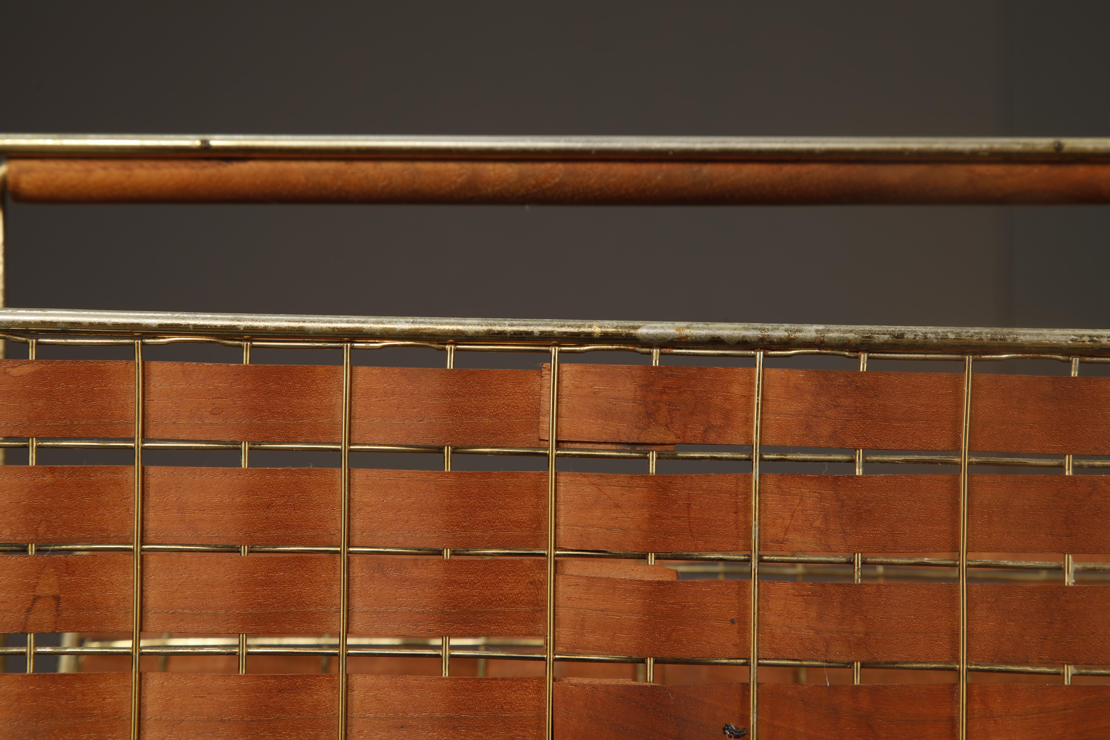 Américain Tony Paul for Woodlin-Hall Mod-577 Brass & Walnut Interlace Magazine Rack, 1950s en vente