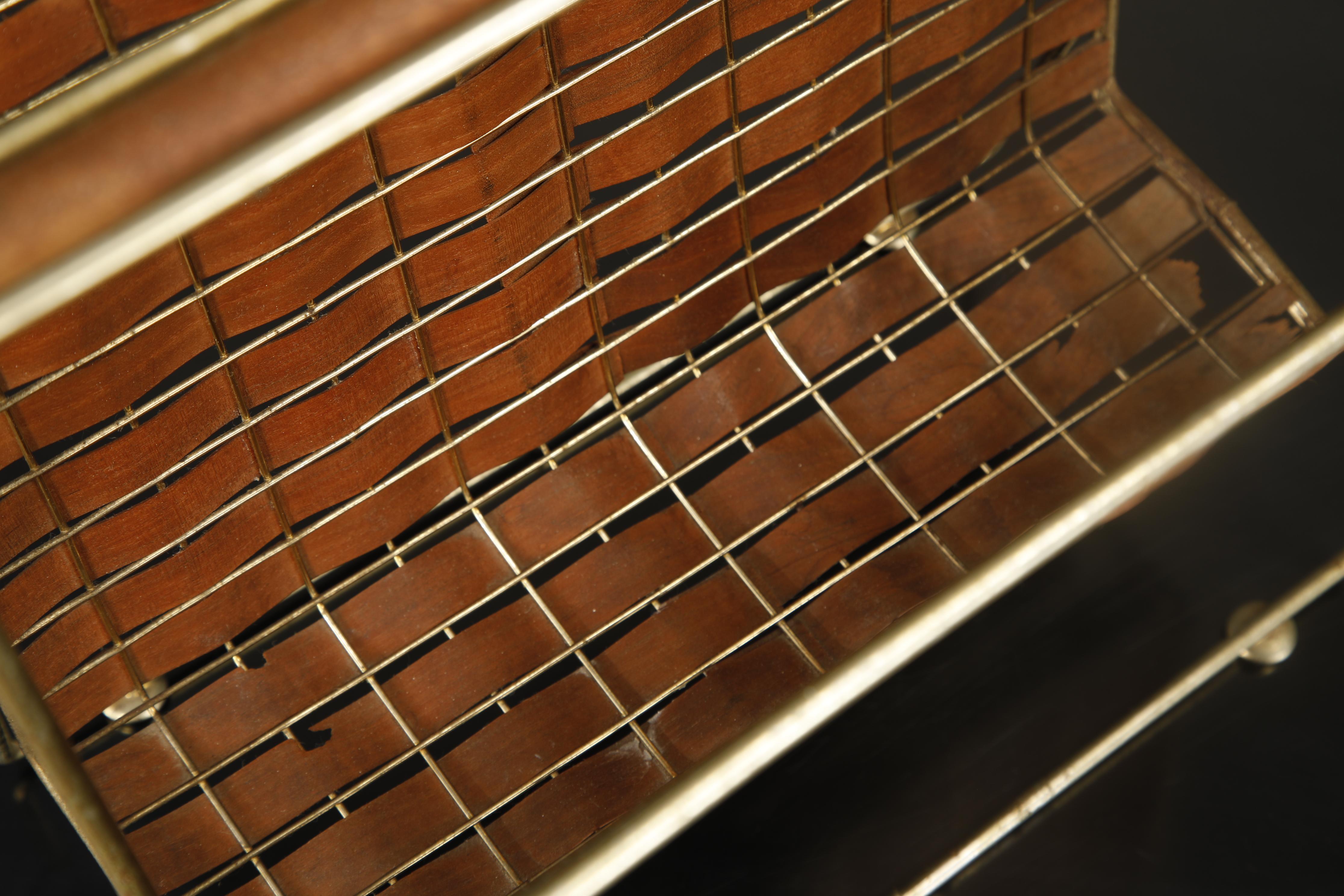 Tony Paul for Woodlin-Hall Mod-577 Brass & Walnut Interlace Magazine Rack, 1950s en vente 1