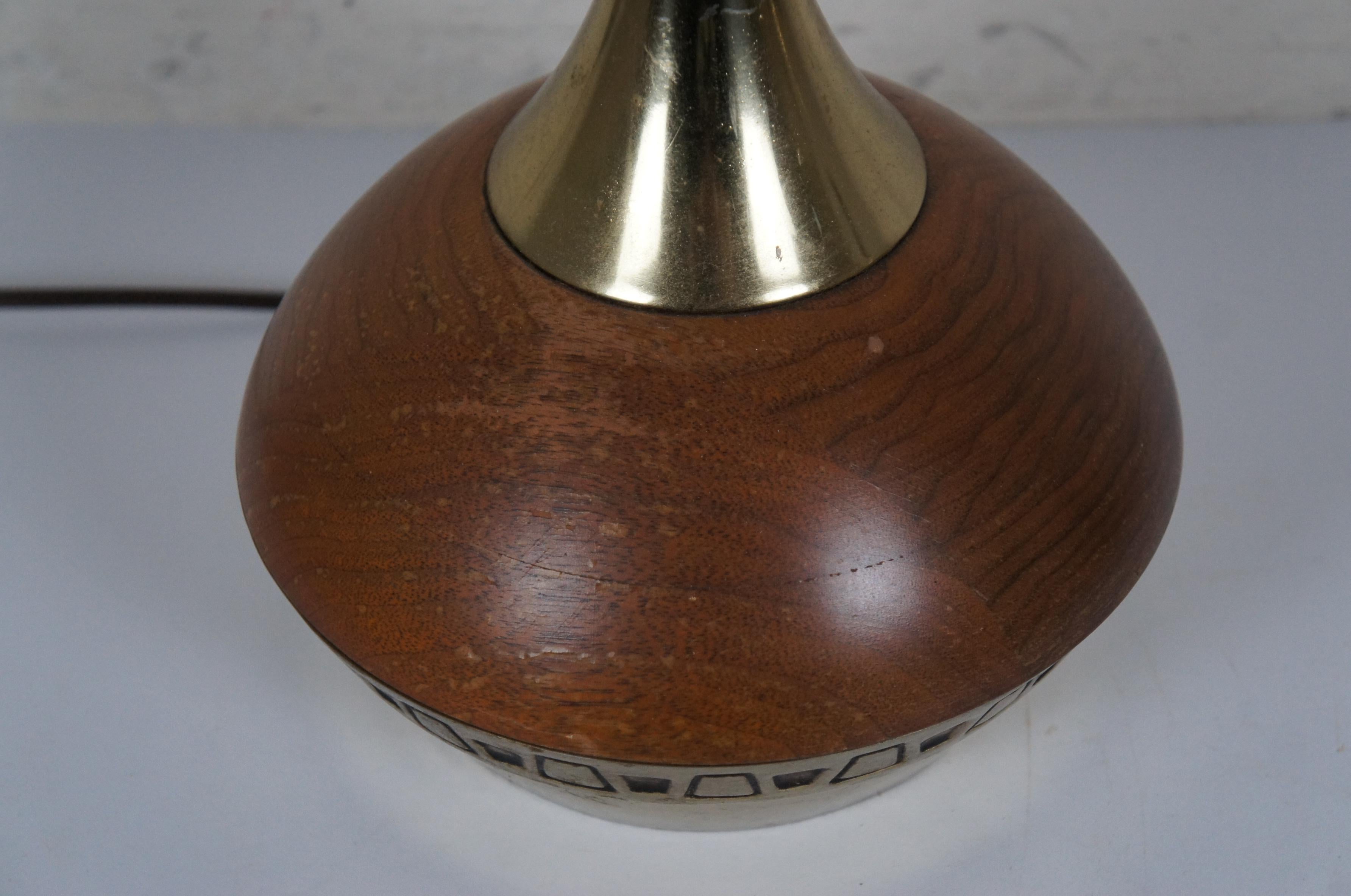20ième siècle Tony Paul Laurel lampe de bureau Genie Bottle de style mi-siècle moderne en teck et laiton 33 po
