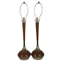 Tony Paul Laurel lampe de bureau Genie Bottle de style mi-siècle moderne en teck et laiton 33 po