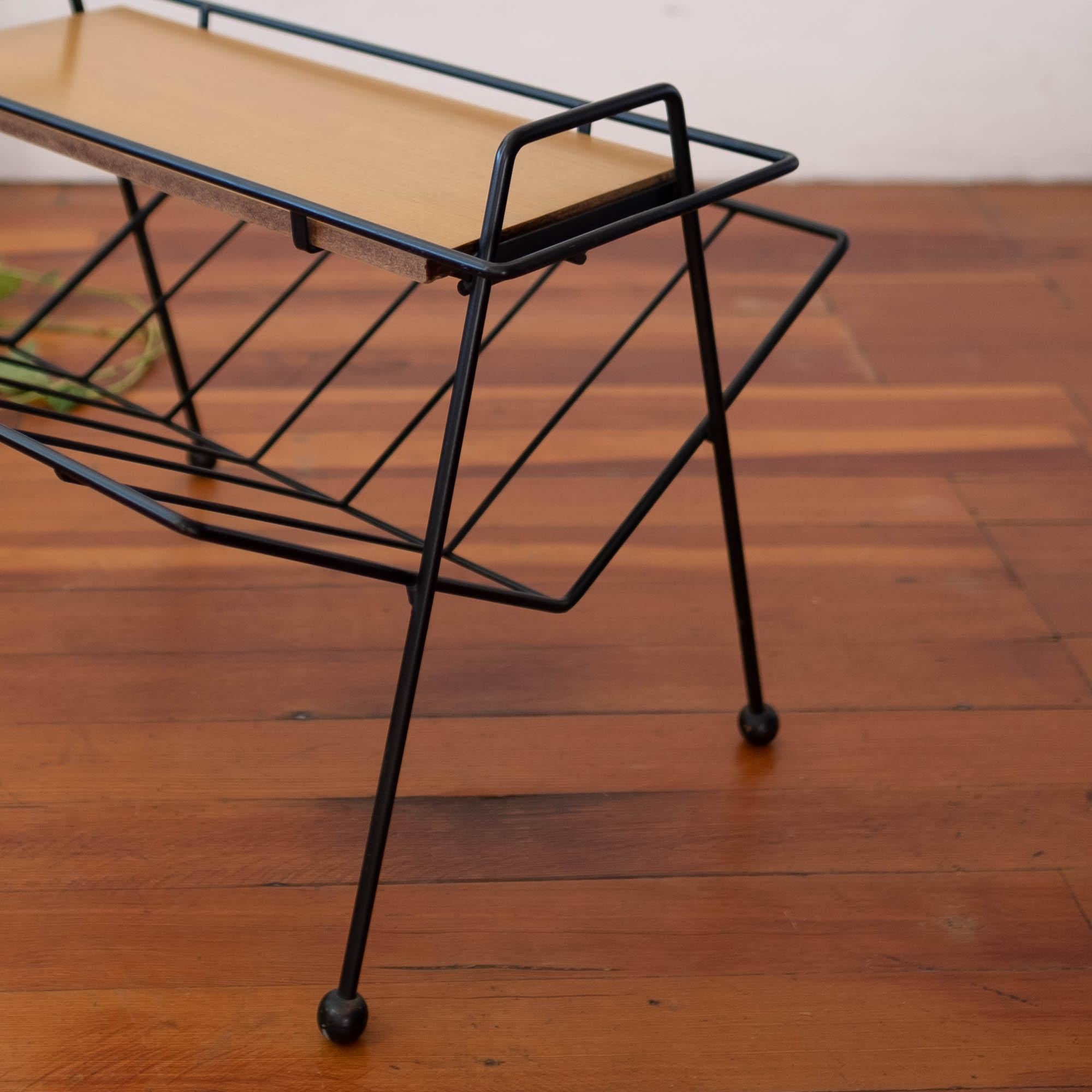 Tony Paul Magazine Rack Removable Tray Table, 1950s In Good Condition For Sale In San Diego, CA