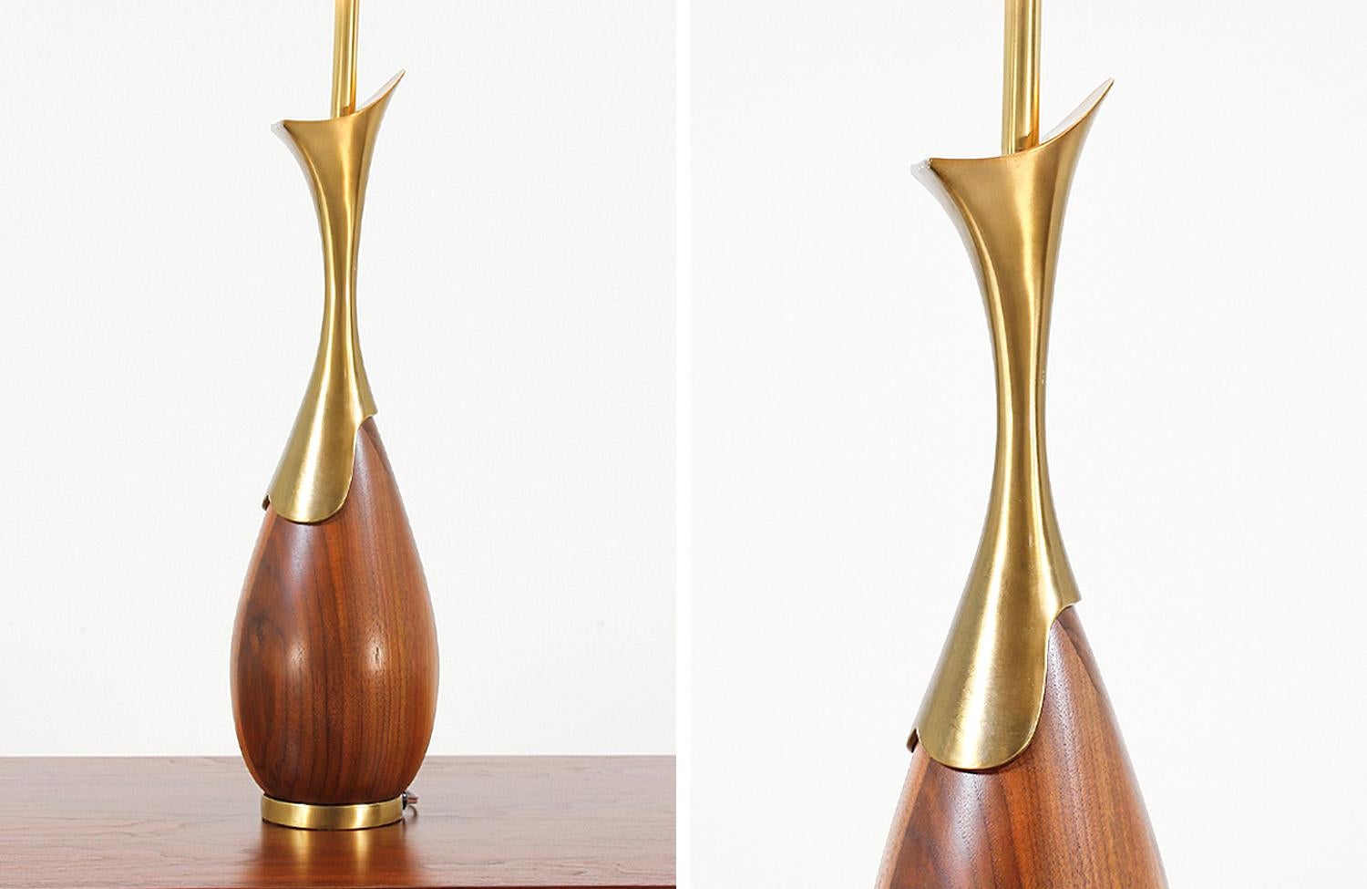 Mid-20th Century Tony Paul Sculpted Brass and Walnut Table Lamp for Westwood Industries