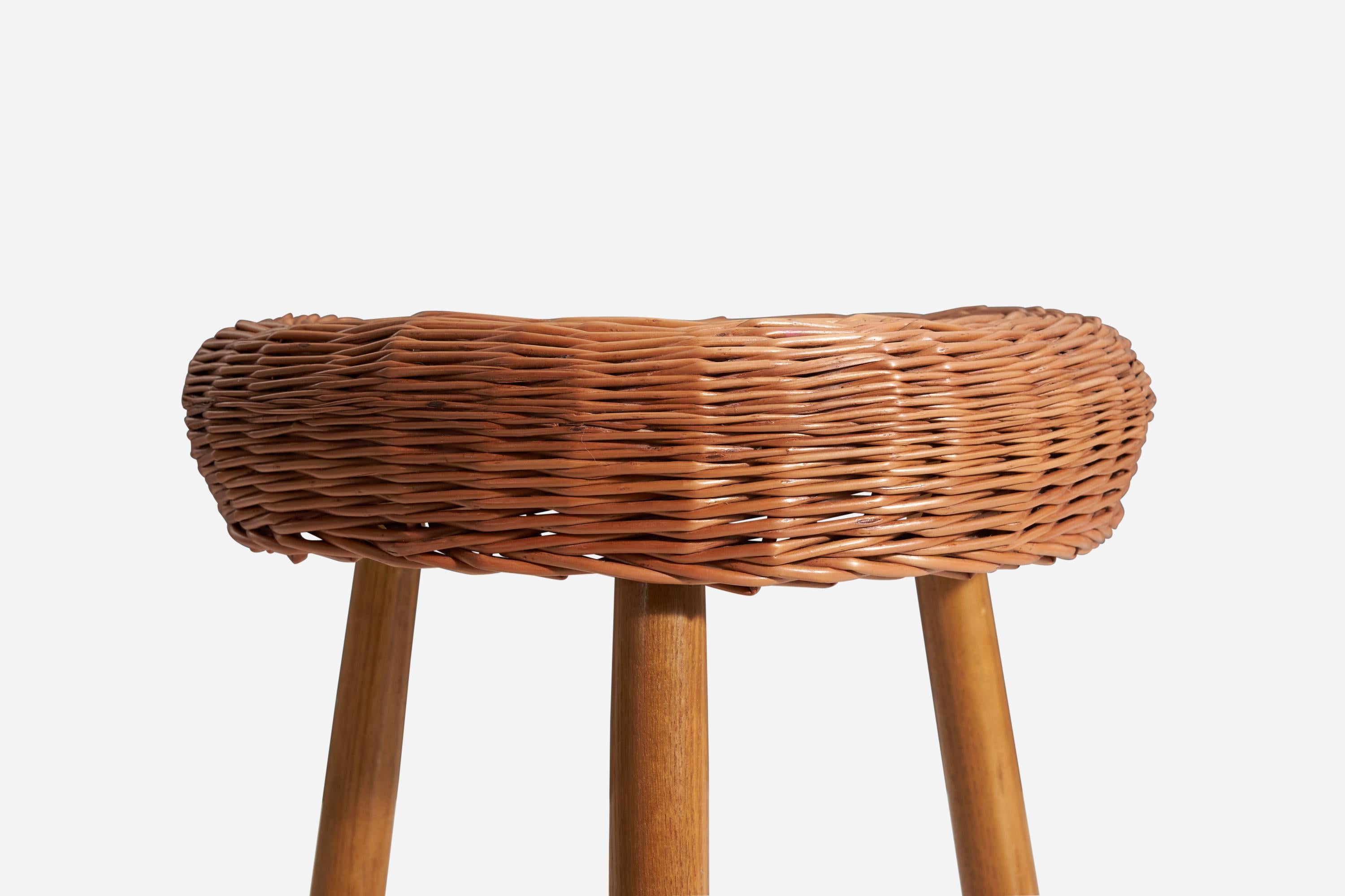 Tony Paul, Stool, Wicker, Wood, United States, 1950s In Good Condition For Sale In High Point, NC