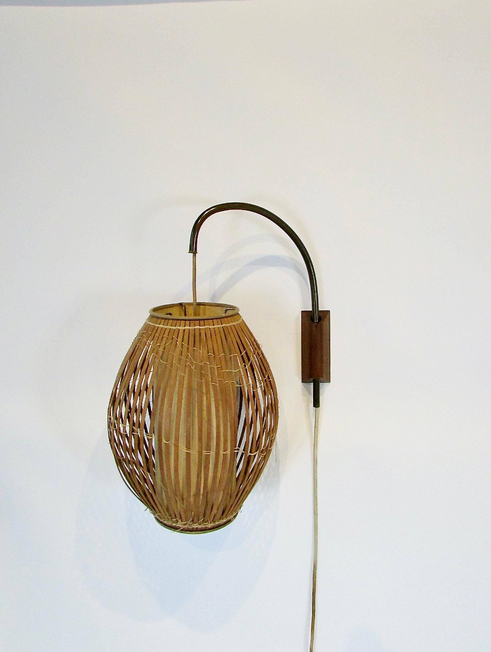 20th Century Tony Paul style 1950s organic modern fish trap adjustable wall lamp For Sale