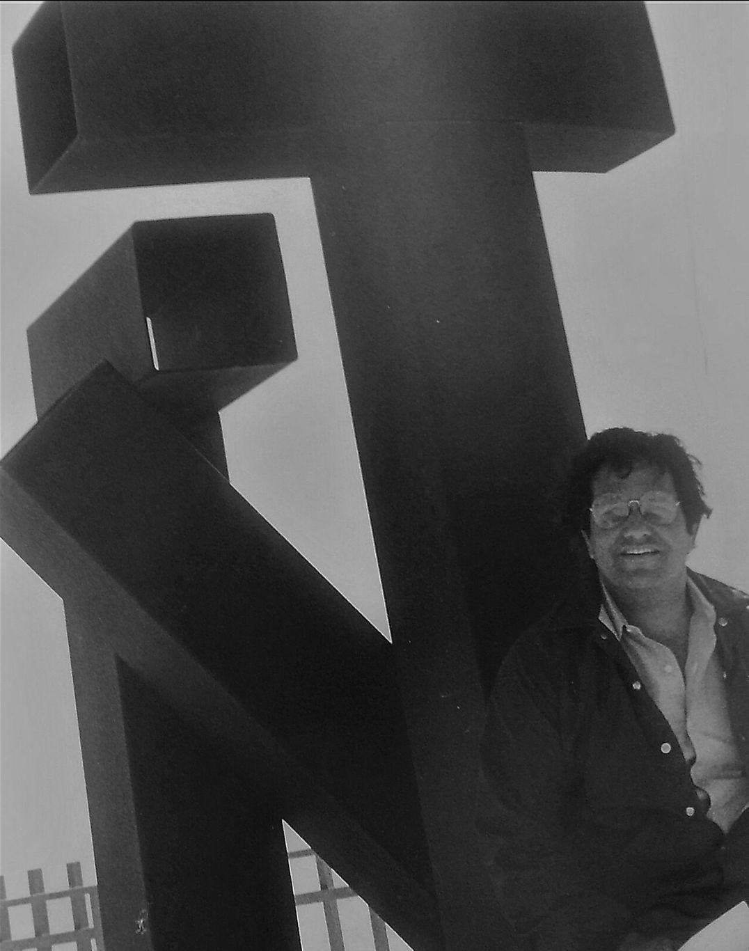Maquette di Tony Rosenthal per una grande scultura quadrata a T in vendita 5