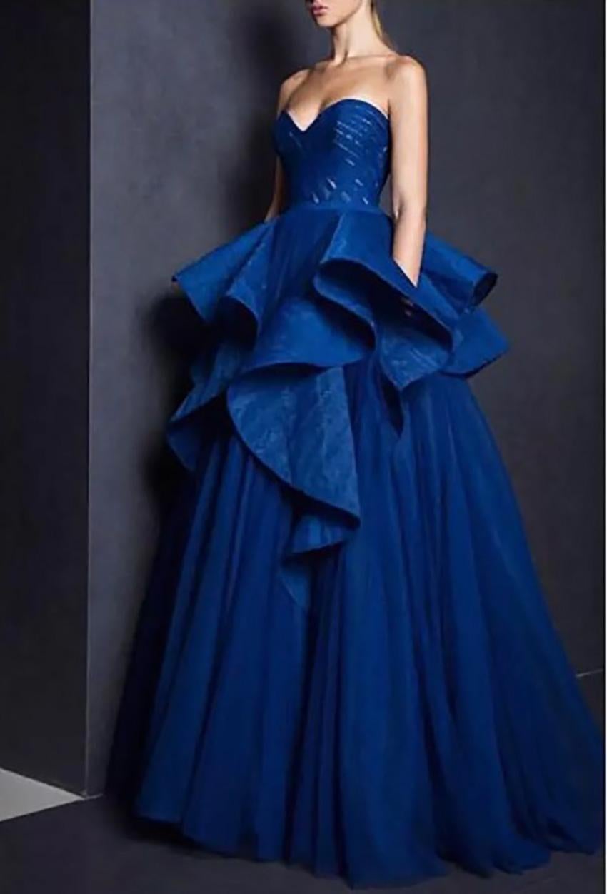 TONY WARD 

DARK BLUE SILK CORSET GOWN DRESS 

Corset strapless dress
Full length
Silk

Sz FR 38 - US 4 

Brand new, with tags!
100% authentic guarantee

PLEASE VISIT OUR STORE FOR MORE GREAT ITEMS


os
