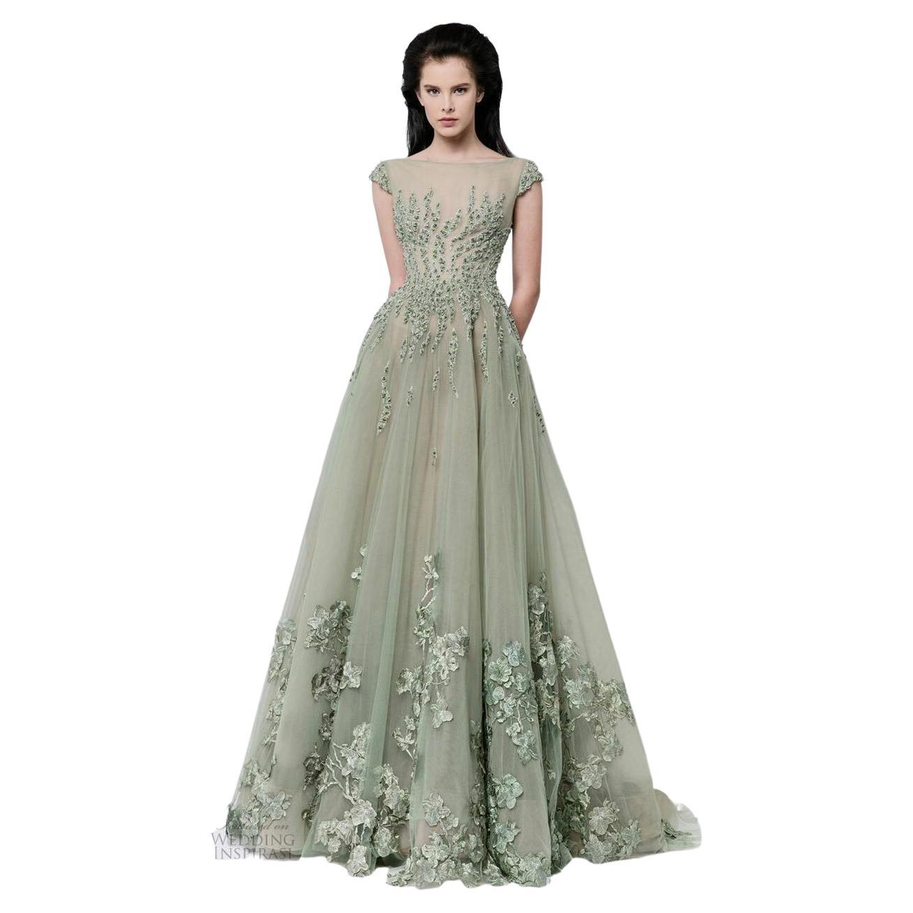 TONY WARD

GREEN BALL GOWN DRESS

collection Spring-Summer 2016 in olive color from silk and mesh with embroidery

Content: 30% silk, 70 % acetate

Size EU 40

Pre-owned, excellent condition! Worn once
 100% authentic guarantee 

       PLEASE VISIT