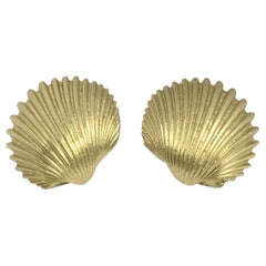 Tony White Yellow Gold Shell Form Earrings