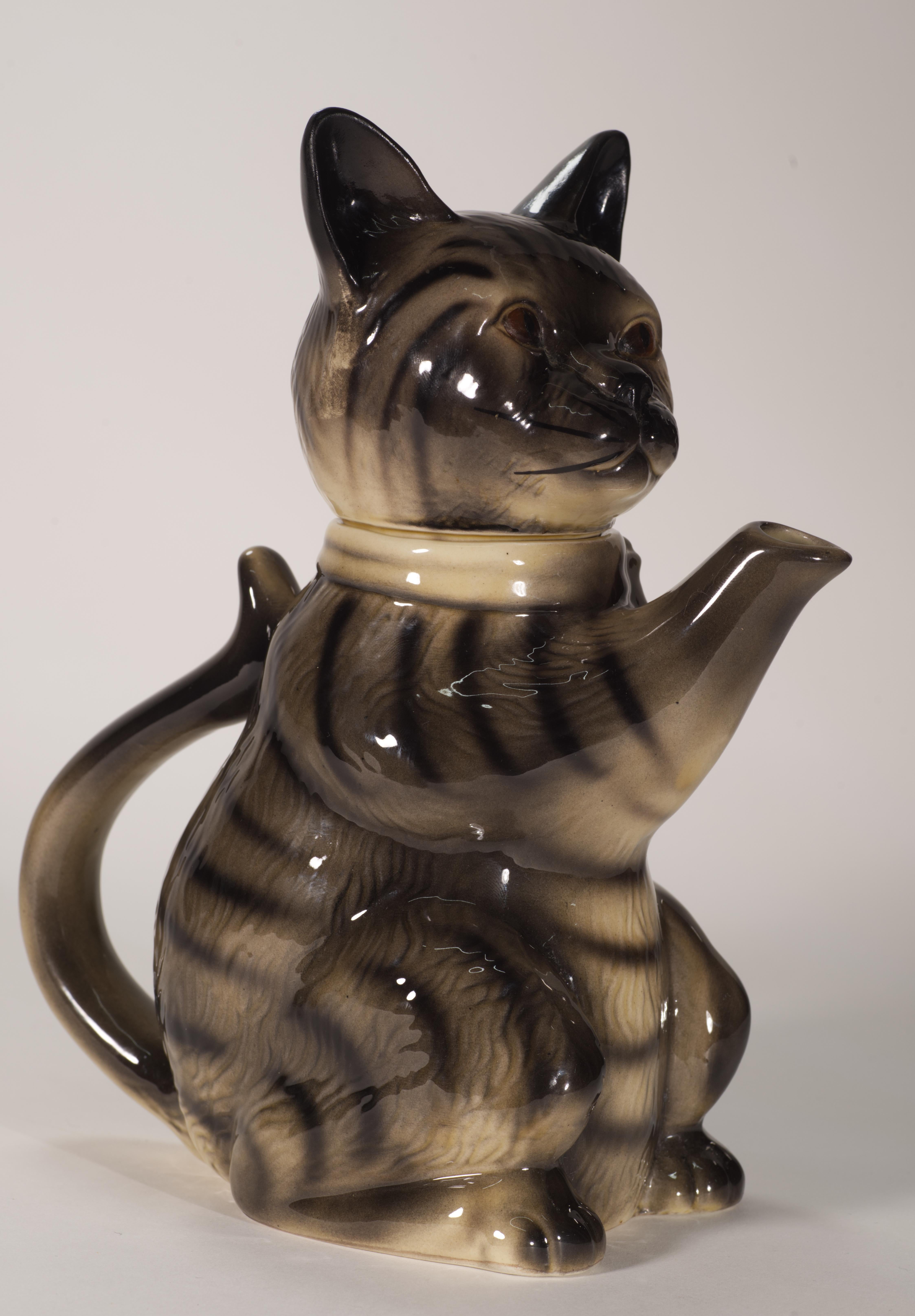 Tony Wood Studio England Pussy Foot Katzenform-Teekanne, Keramik, Tony Wood (Glasiert) im Angebot