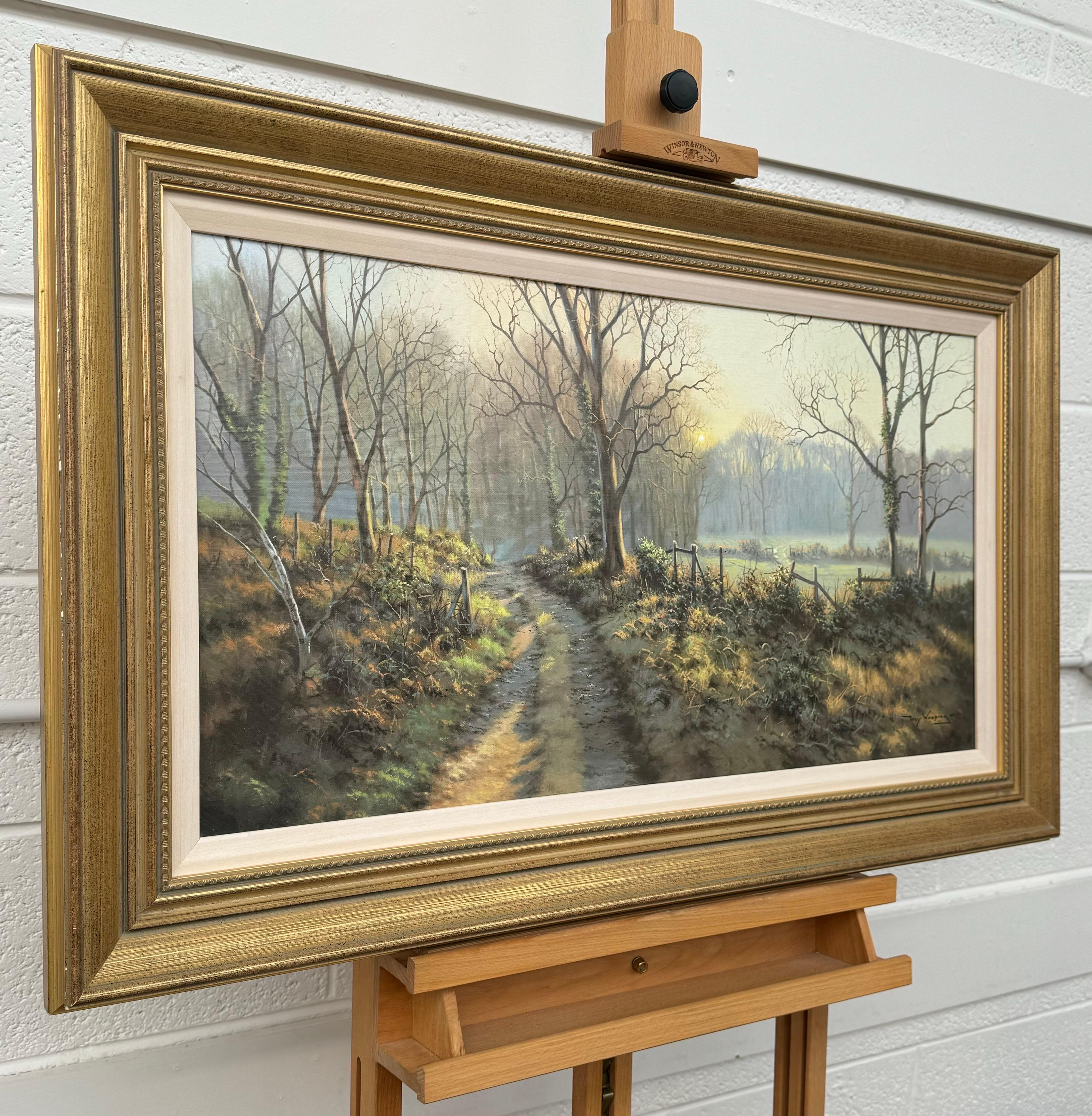 Lane's in inverno con il sole invernale attraverso gli alberi di un artista britannico - Painting di Tony Wooding