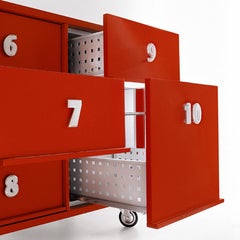 Boîte à outils rouge avec tiroirs, conçue par Pietro Arosio, fabriquée en Italie