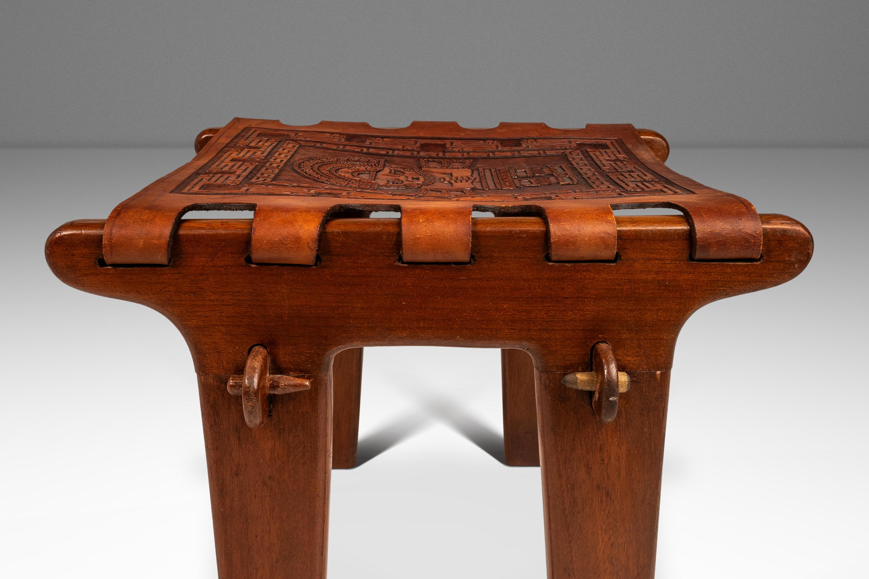 Ottoman / pouf en cuir gaufré, Angel Pazmino, Ecuador, années 1960 3