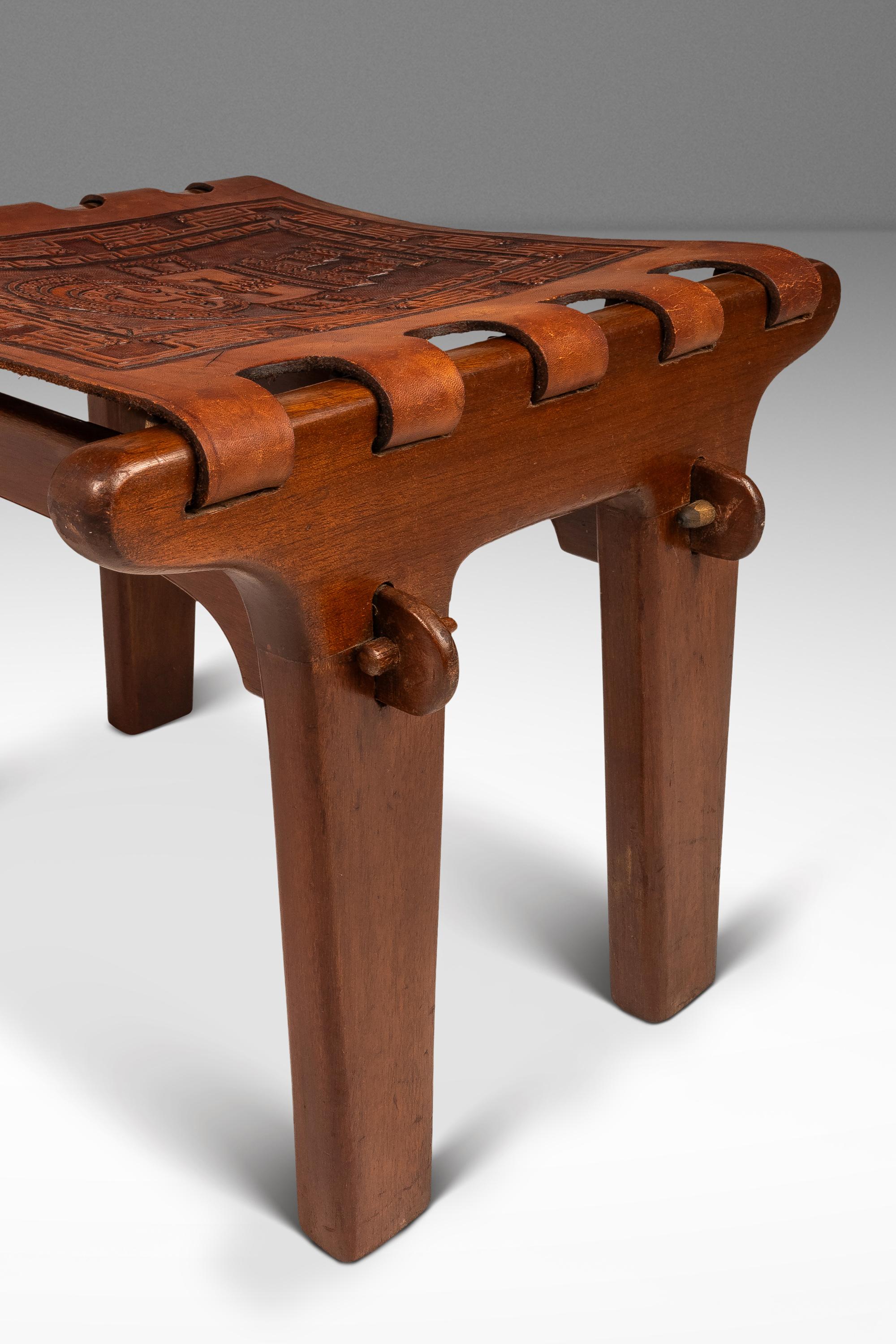 Ottoman / pouf en cuir gaufré, Angel Pazmino, Ecuador, années 1960 5