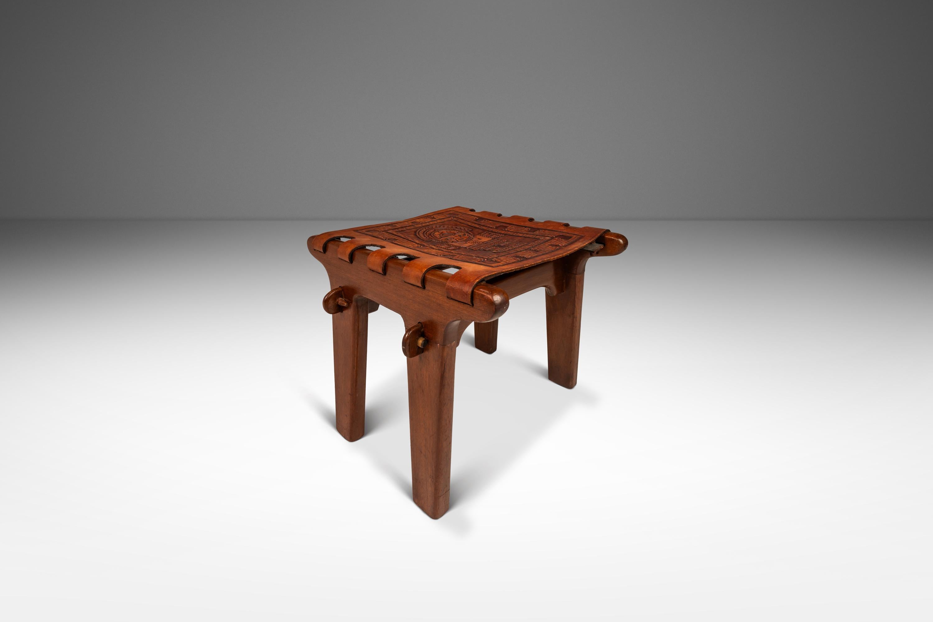 Ottoman / pouf en cuir gaufré, Angel Pazmino, Ecuador, années 1960 1