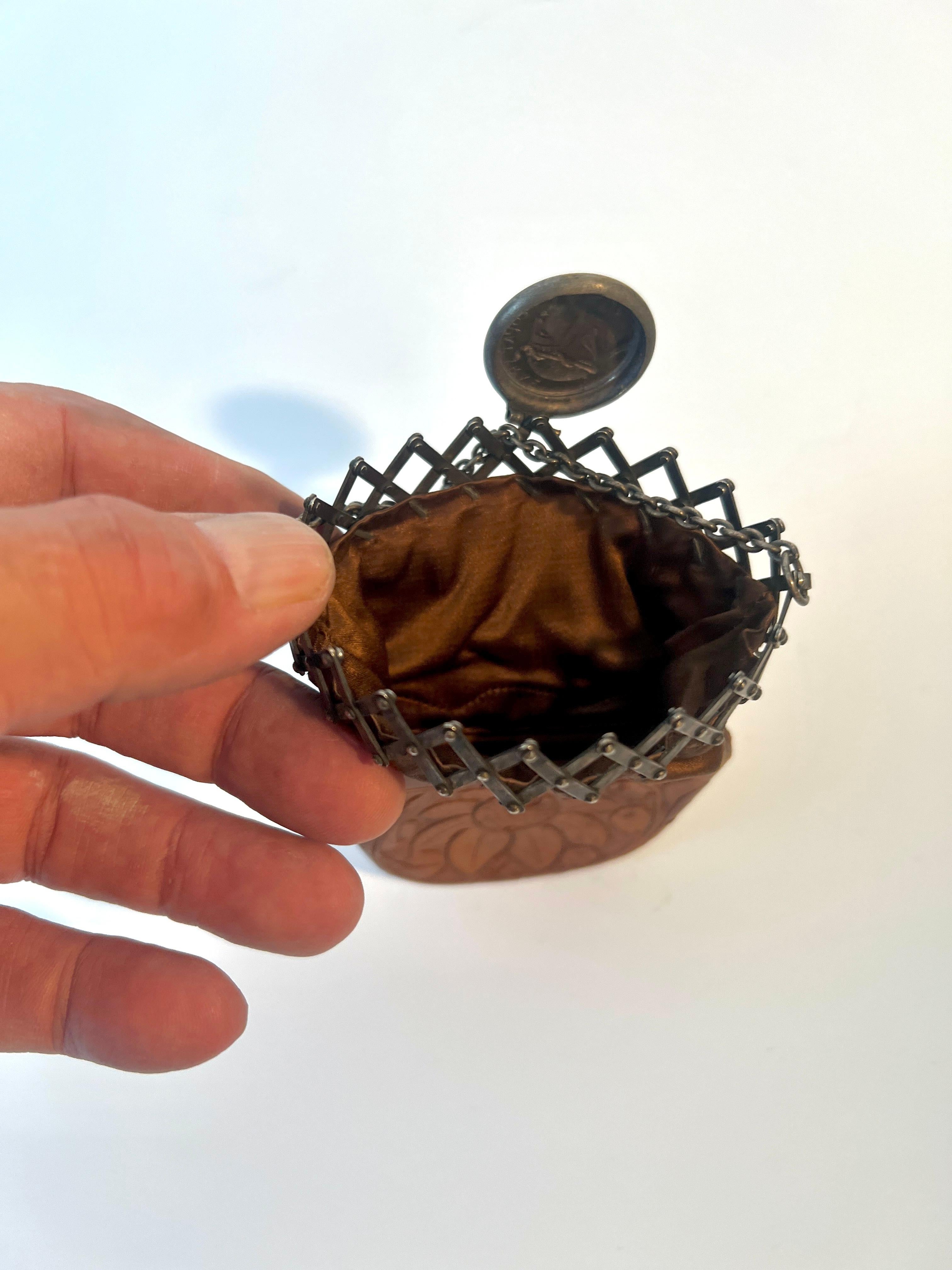 Sacoche extensible en cuir toilé en vente 3