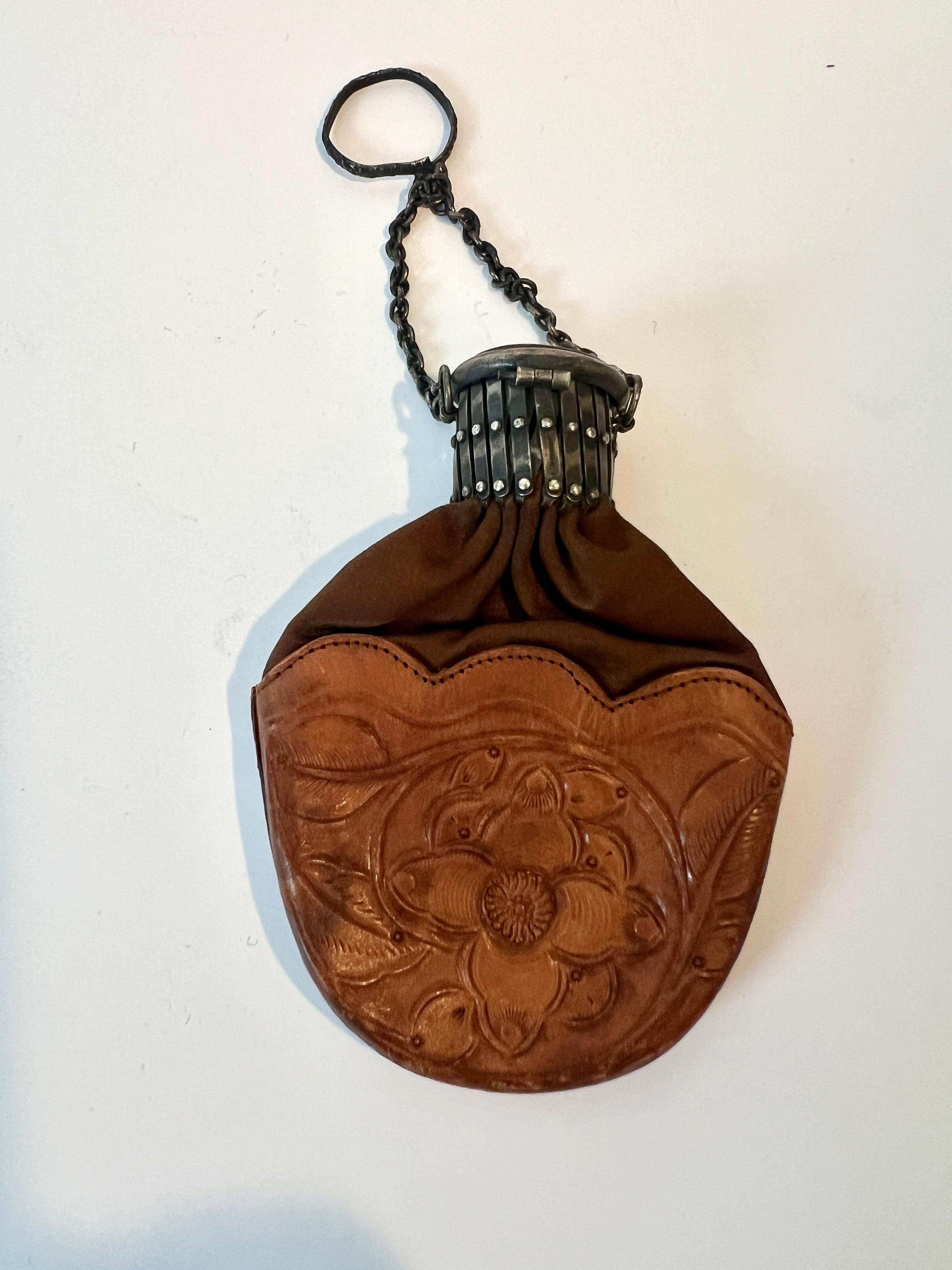 Victorien Sacoche extensible en cuir toilé en vente