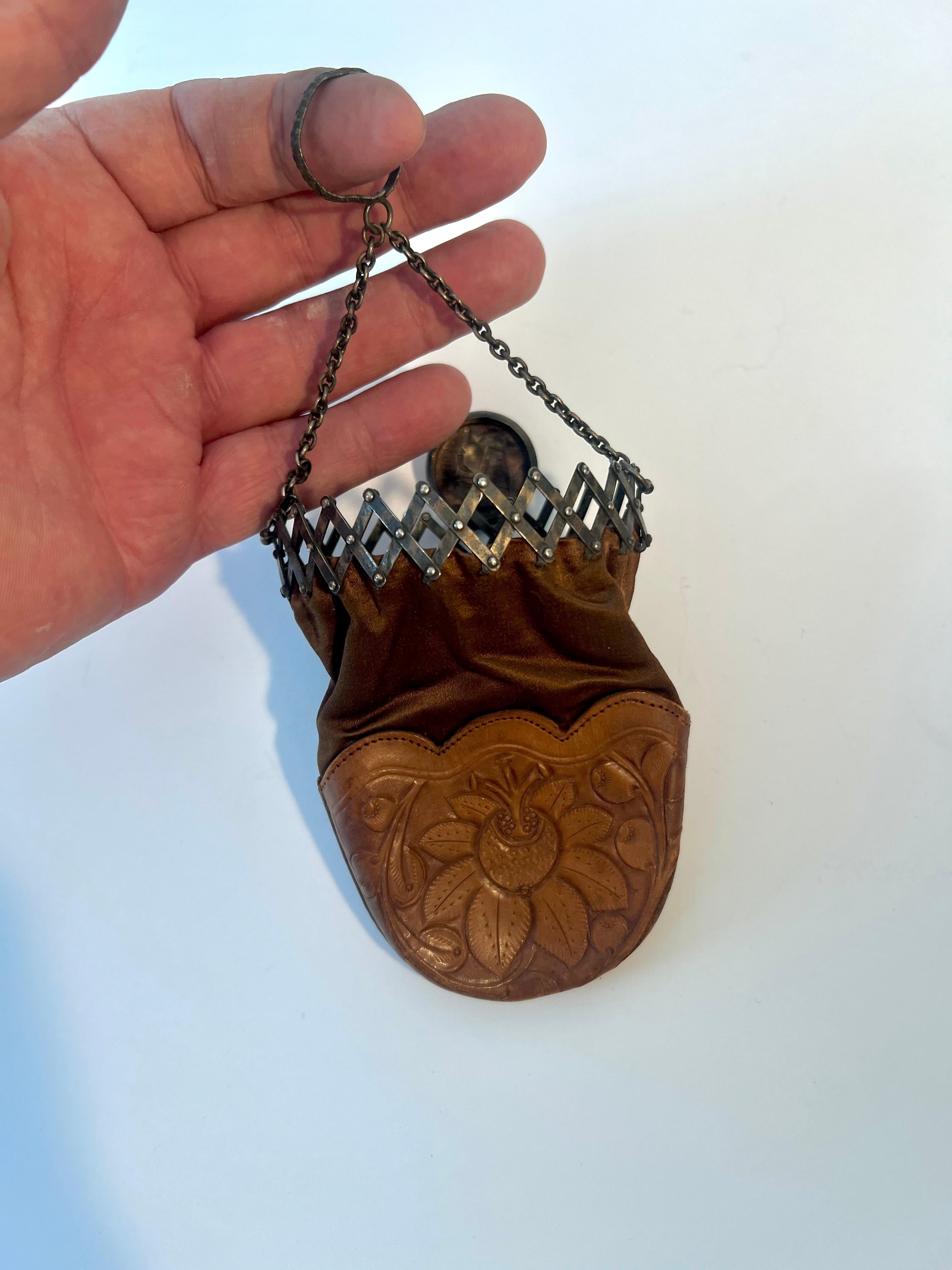 Métal Sacoche extensible en cuir toilé en vente