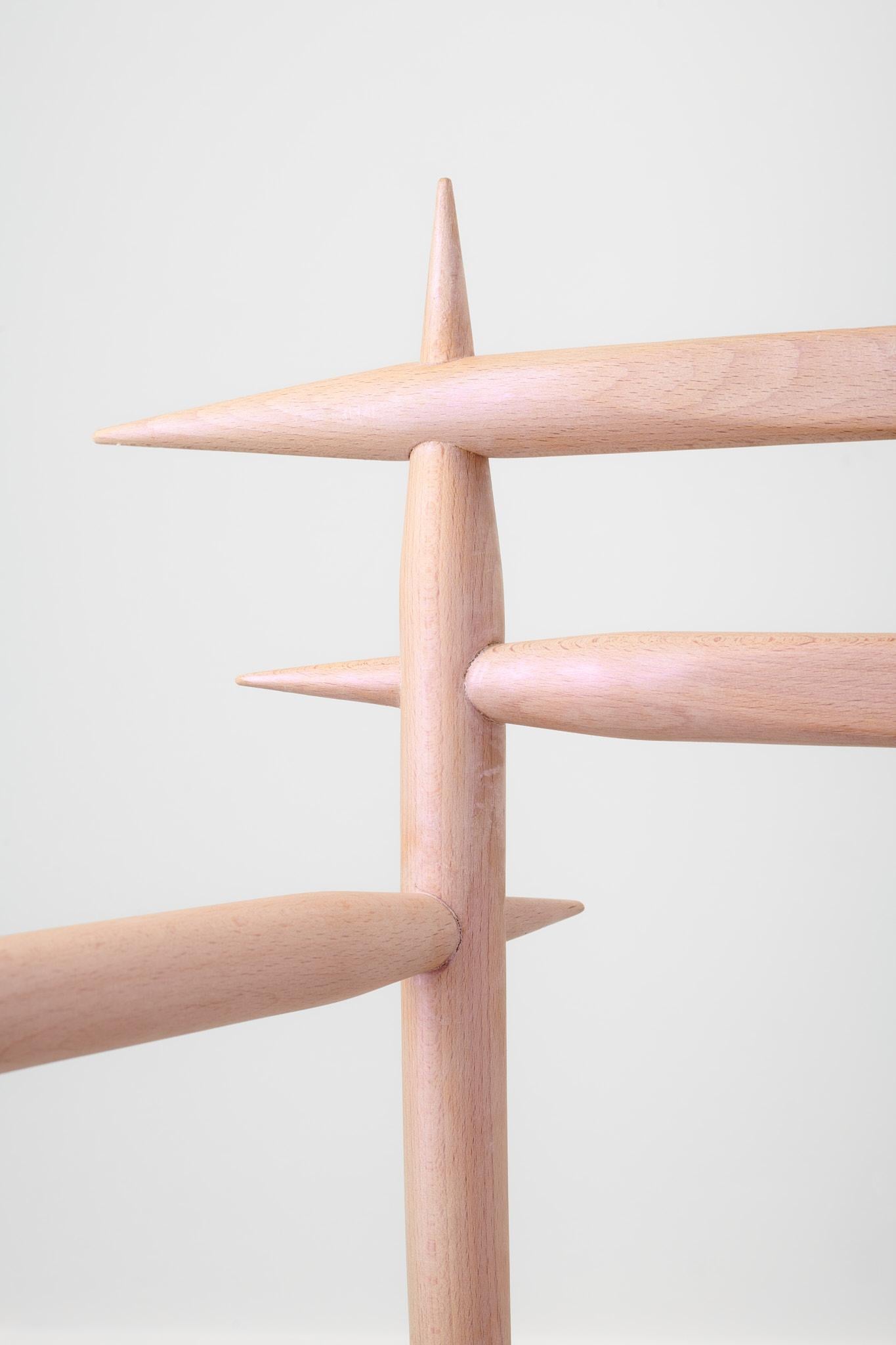 La mortasa e il tenone tradizionali e affusolati sono stati ribattezzati molte volte. Continuiamo questa evoluzione, convergendo verso un punto netto, diventando un pezzo di design domestico ostile. Rappresenta parti del modernismo che sono state