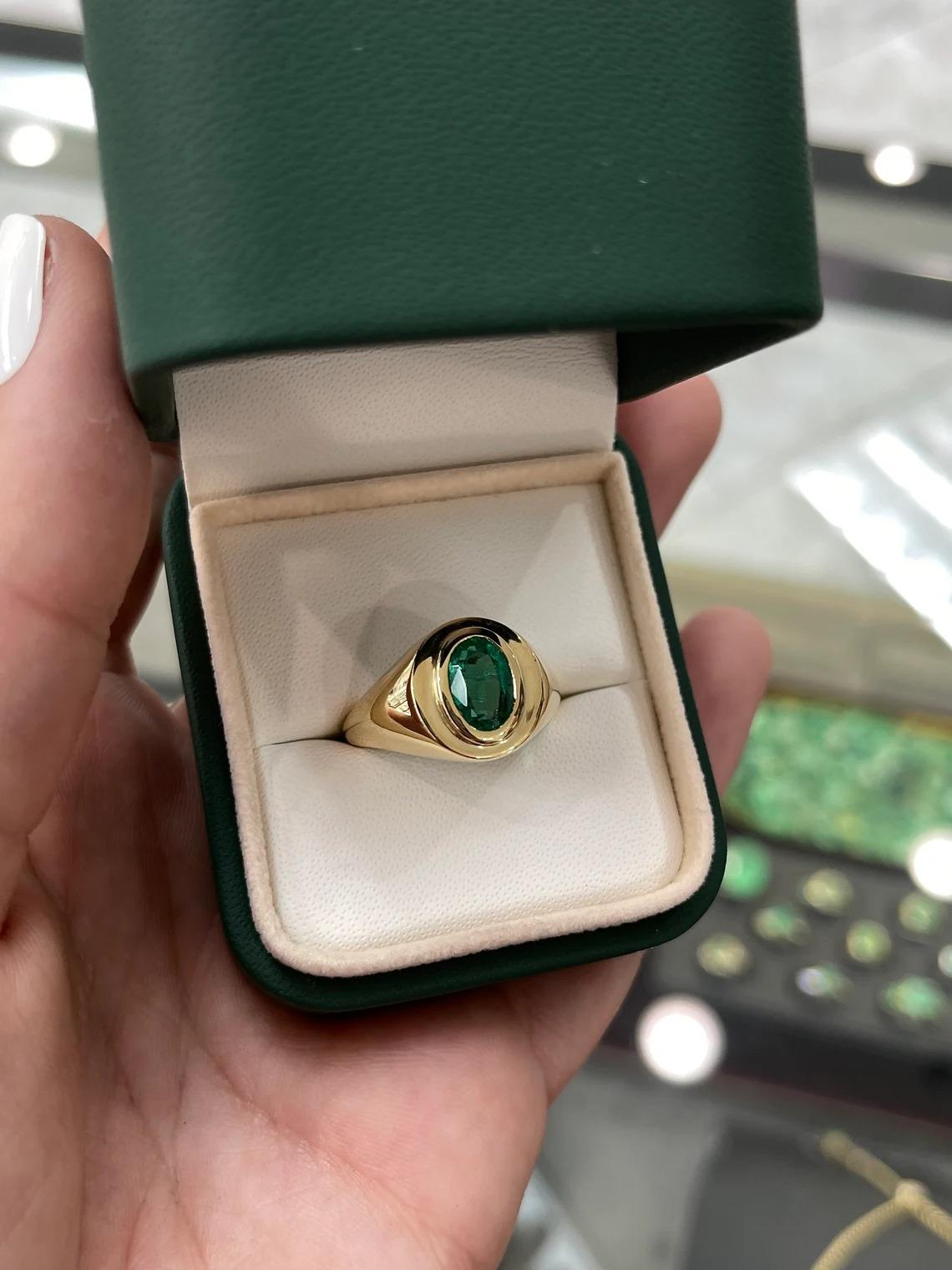 Top AAA 1.55ct 18K Natural Emerald-Oval Cut Solitaire Solid Gold Men's Ring In New Condition For Sale In Jupiter, FL