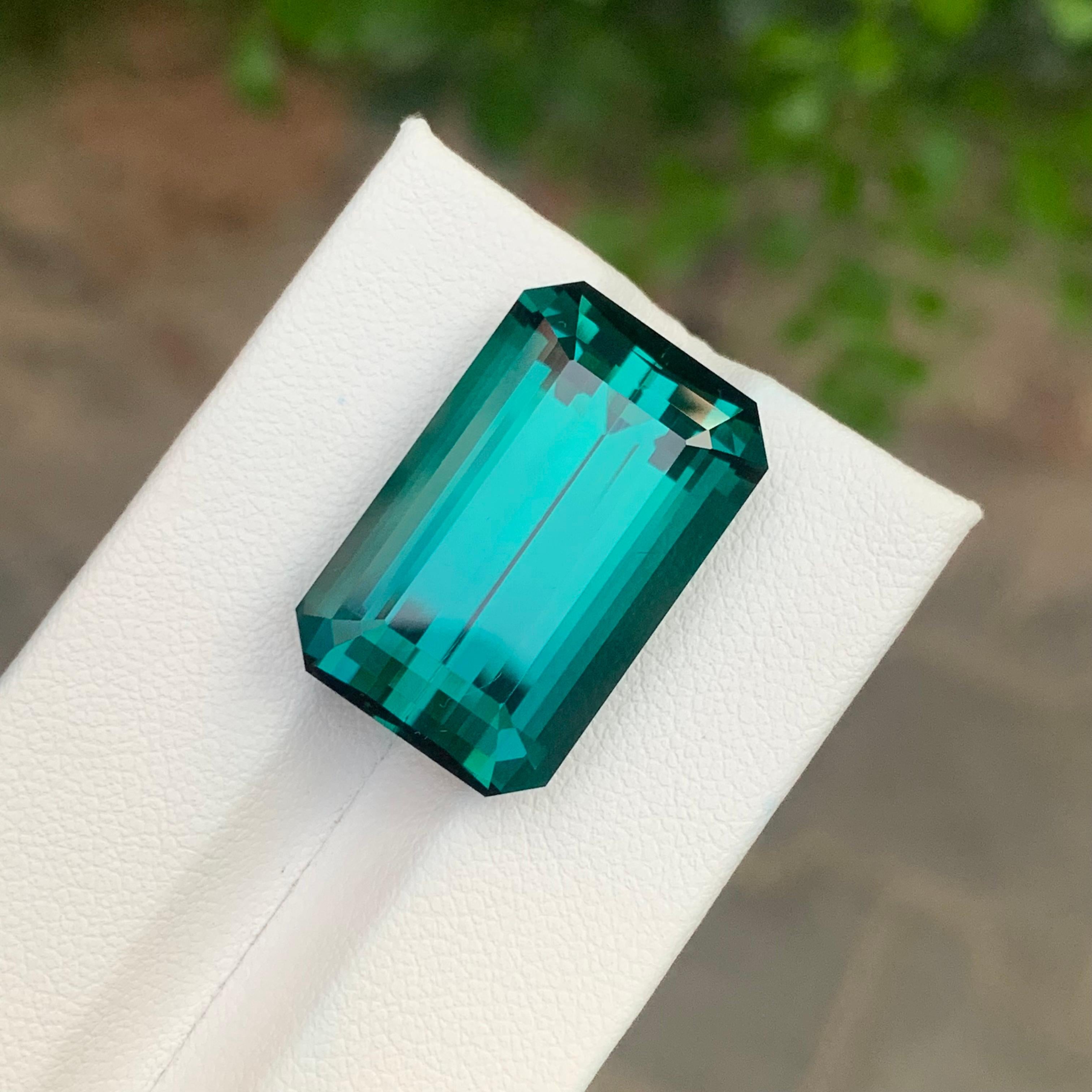 Taille émeraude Top AAA Quality 26.80 Carat Natural Loose Blue Green Tourmaline Gemstone en vente