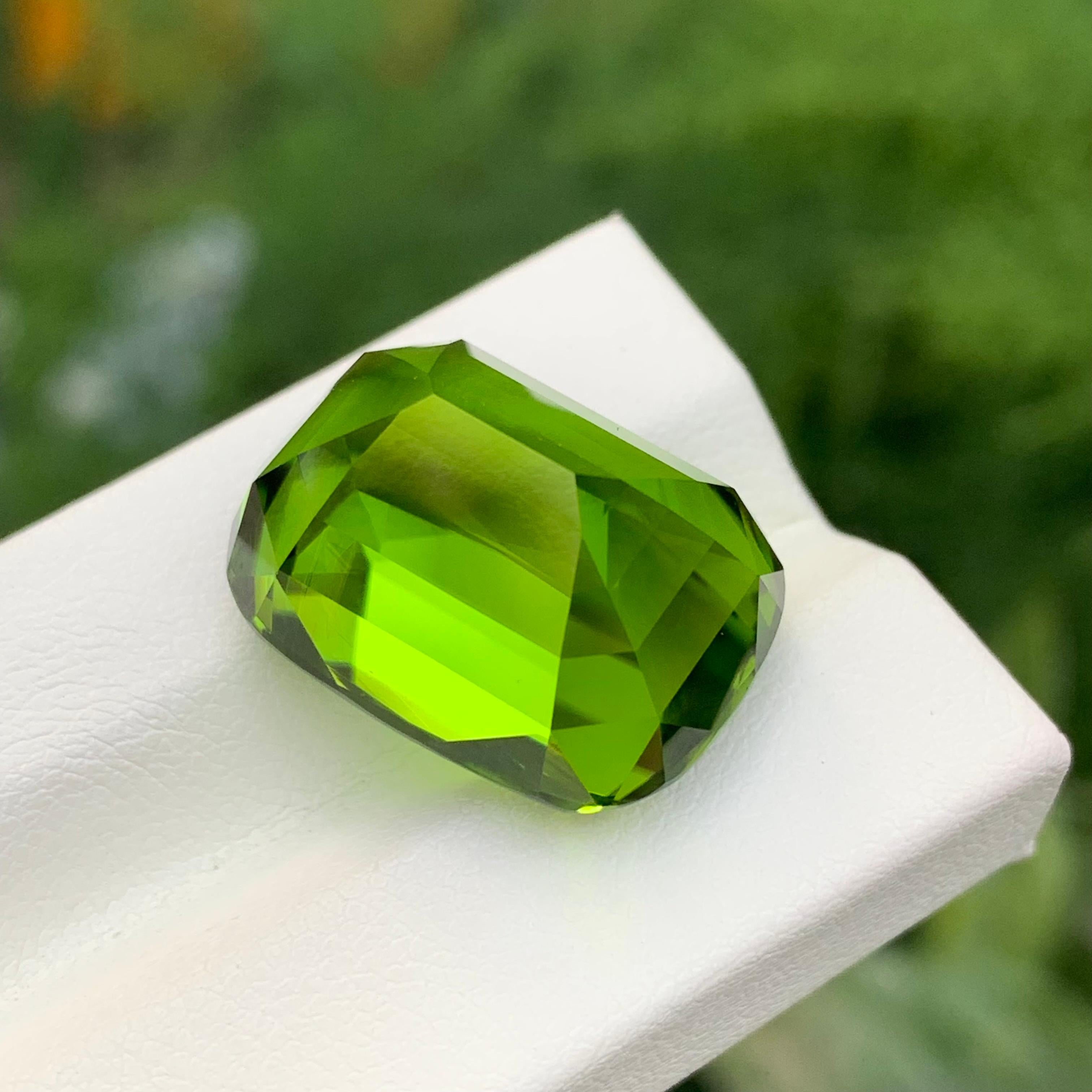 Gema suelta de peridoto natural de calidad AAA de 29,90 quilates en venta 4