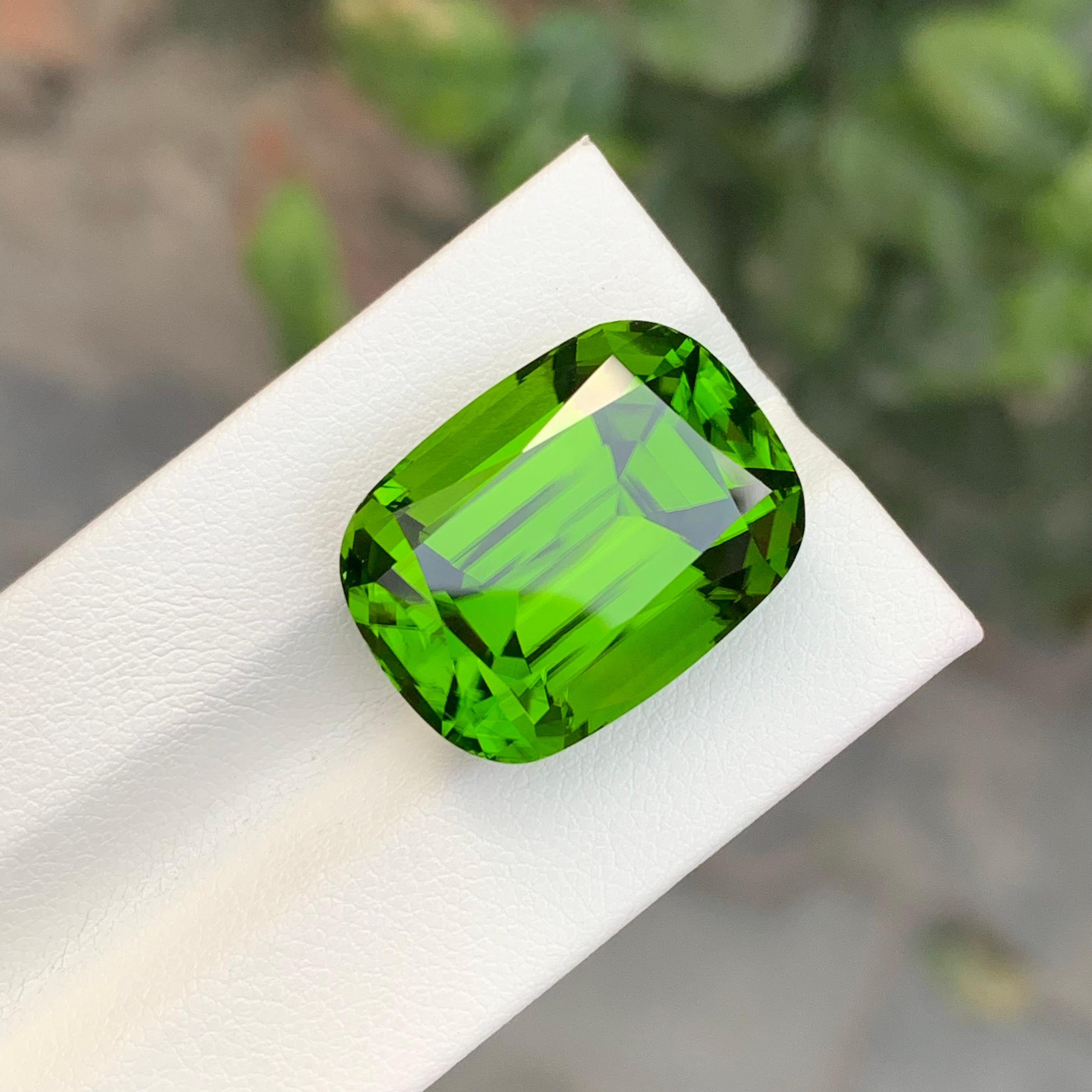 Gema suelta de peridoto natural de calidad AAA de 29,90 quilates en Nuevo estado para la venta en Peshawar, PK