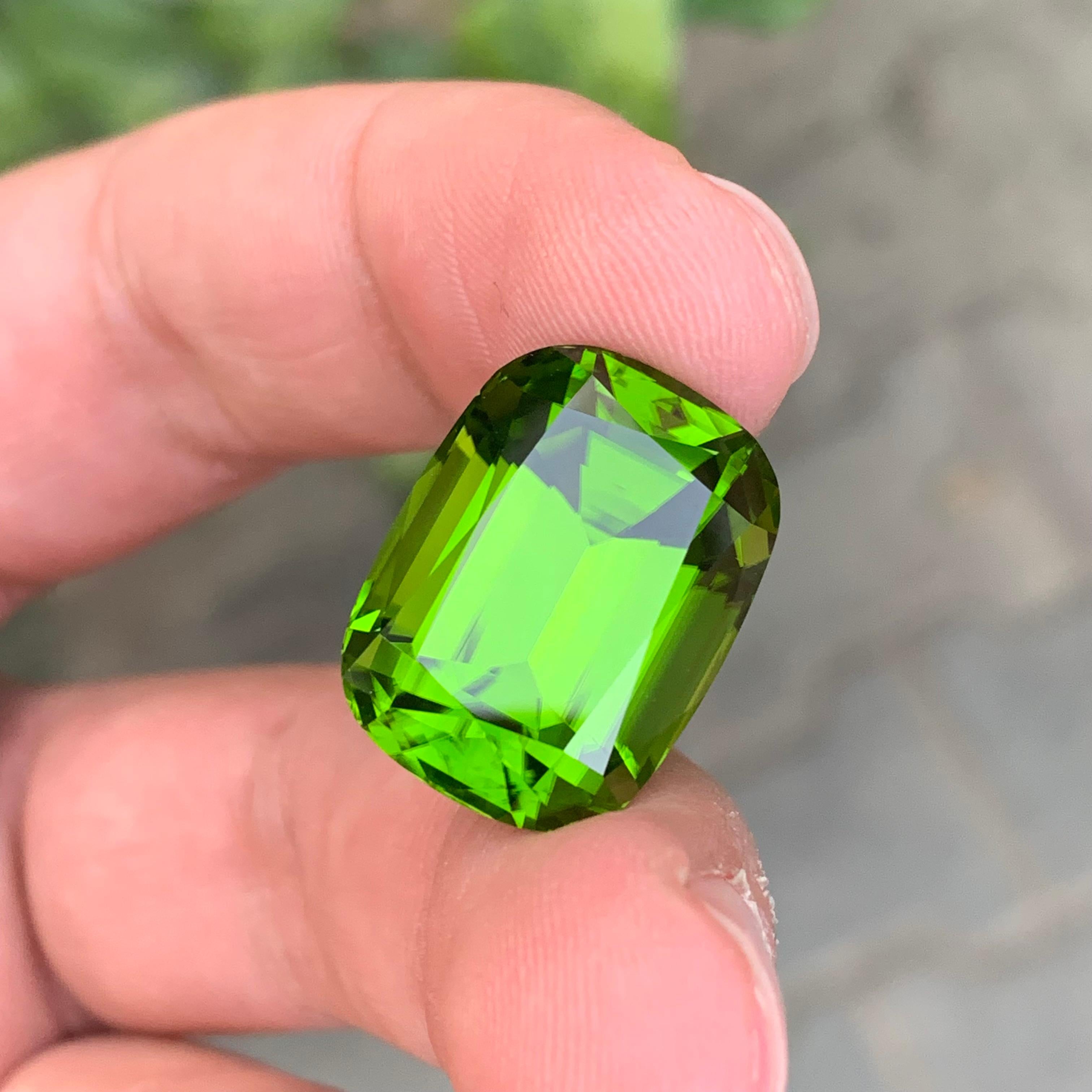 Femenino o masculino Gema suelta de peridoto natural de calidad AAA de 29,90 quilates en venta